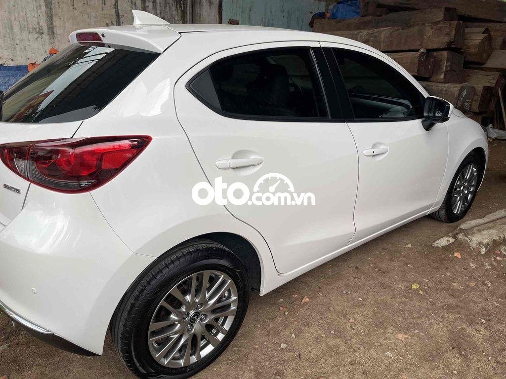 Mazda 2 2020 - Xe màu trắng, xe nhập