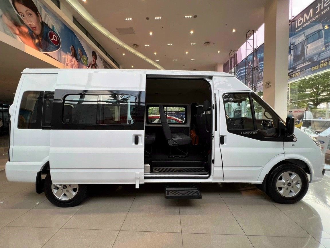 Ford Transit 2023 - Tặng gói phụ kiện chính hãng + giảm ngay tiền mặt hàng chục triệu đồng