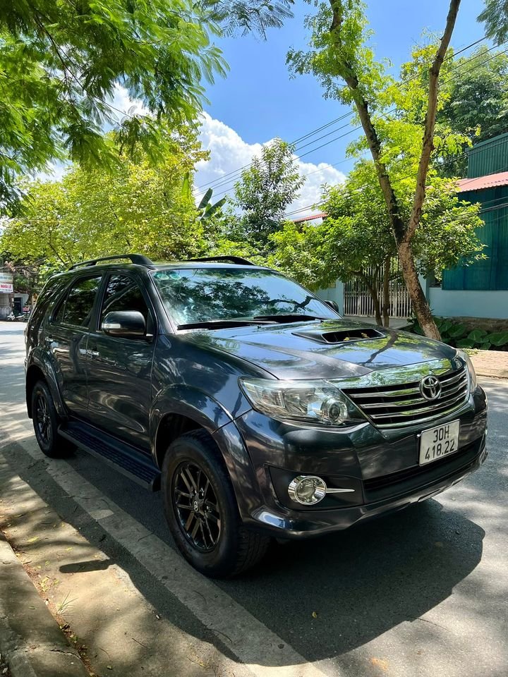 Toyota Fortuner 2016 - Màu xám