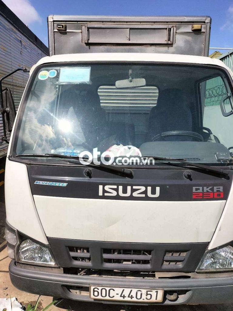 Isuzu QKR 2018 - Xe màu trắng