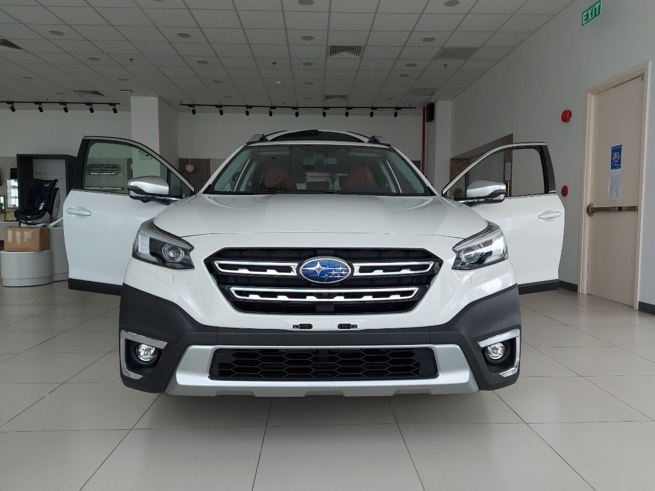 Subaru Outback 2022 - Xe màu trắng