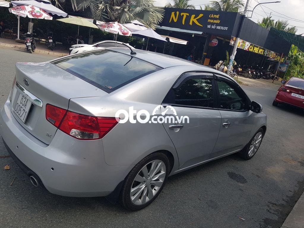 Kia Forte 2011 - Màu bạc, số tự động