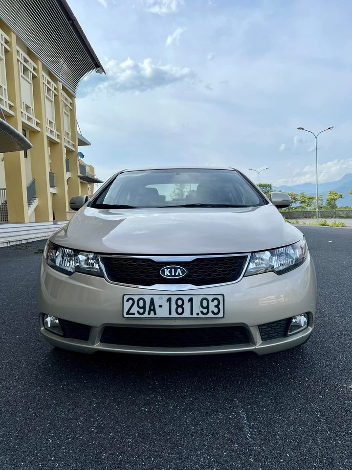 Kia Forte 2011 - Màu vàng cát