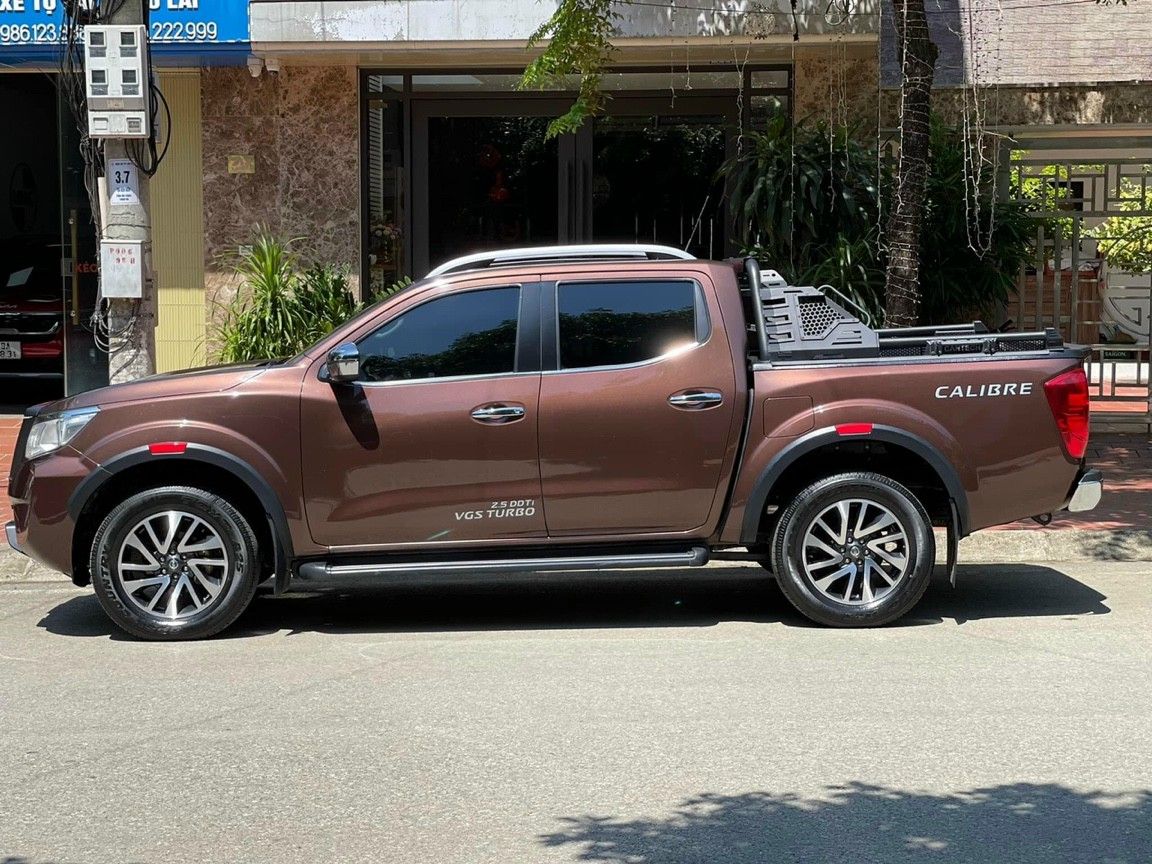 Nissan Navara 2020 - Màu nâu