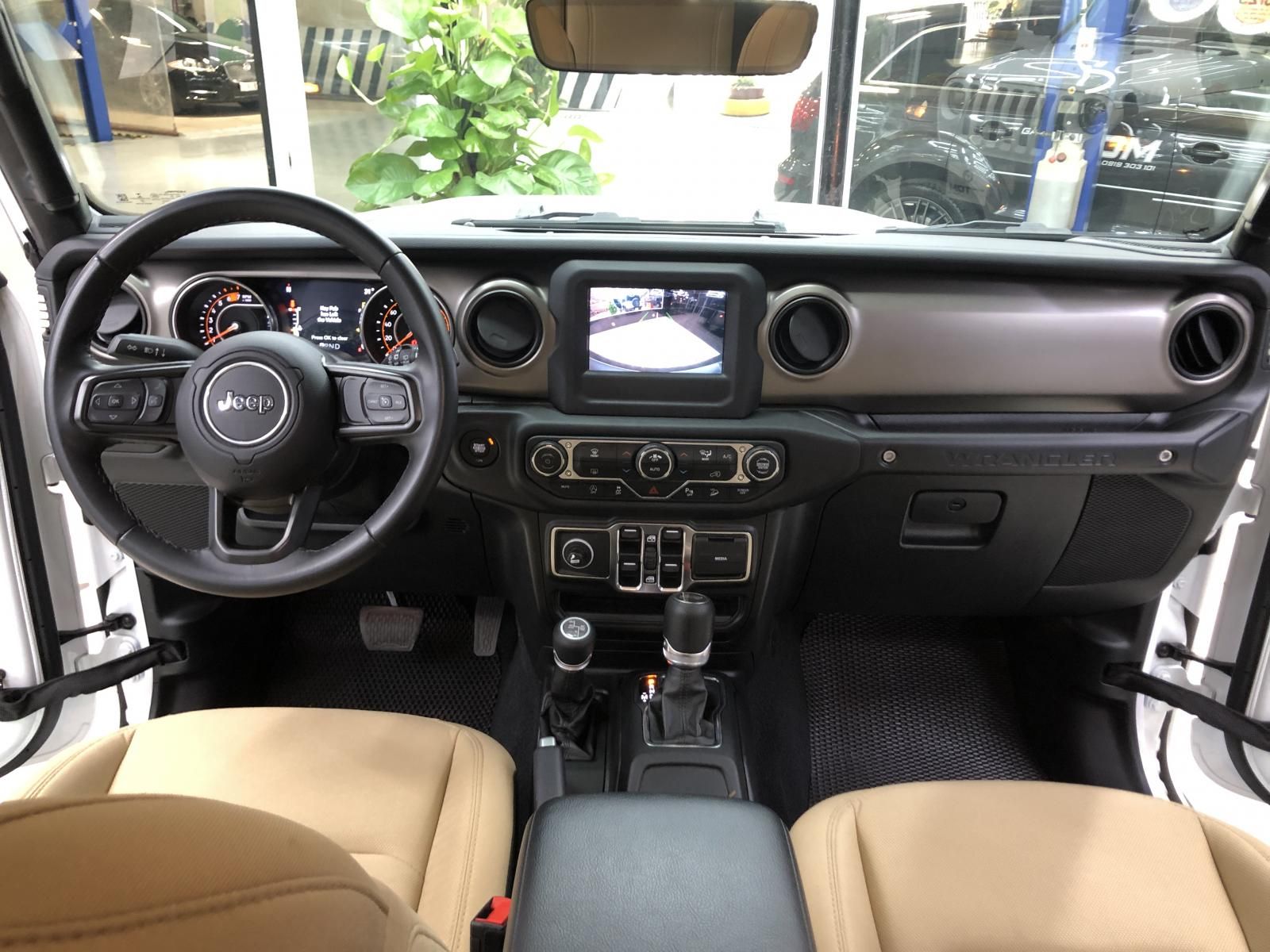 Jeep Wrangler 2021 - Biển SG, nhập Mỹ bán chính chủ 6800 km