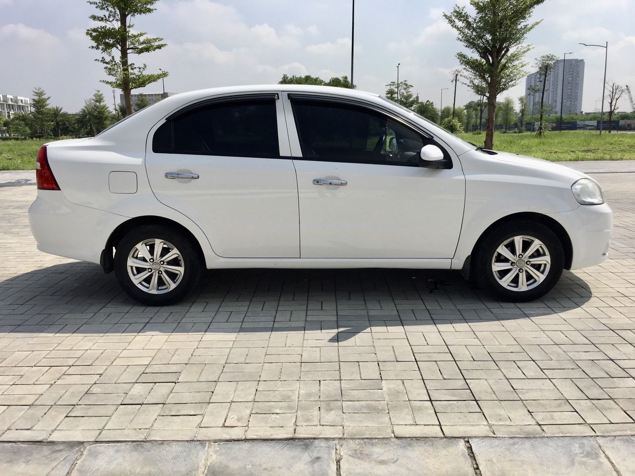 Daewoo Gentra 2009 - Biển Hà Nội, màu trắng