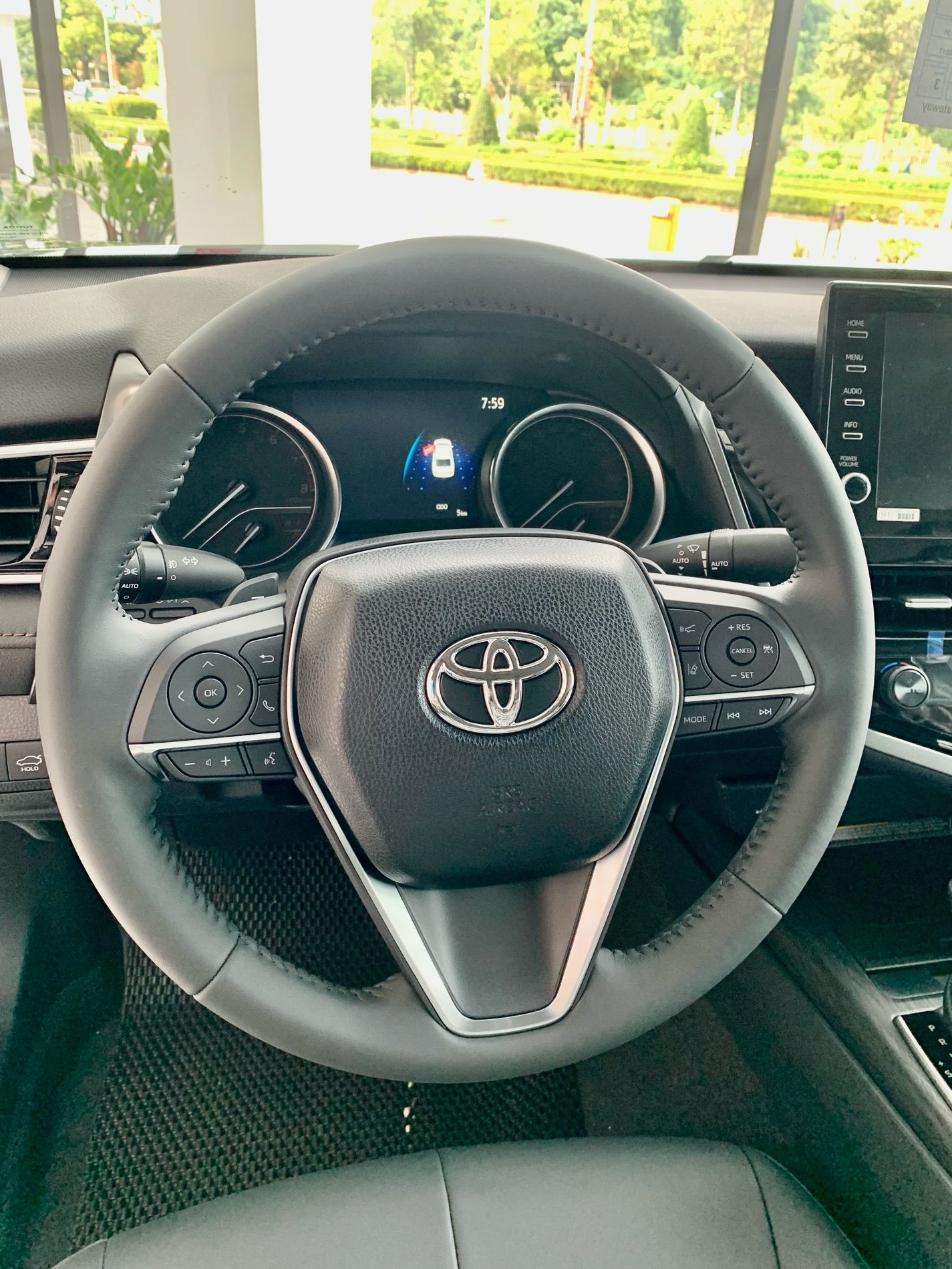 Toyota Camry 2022 - Nhập khẩu, giá xe ưu đãi