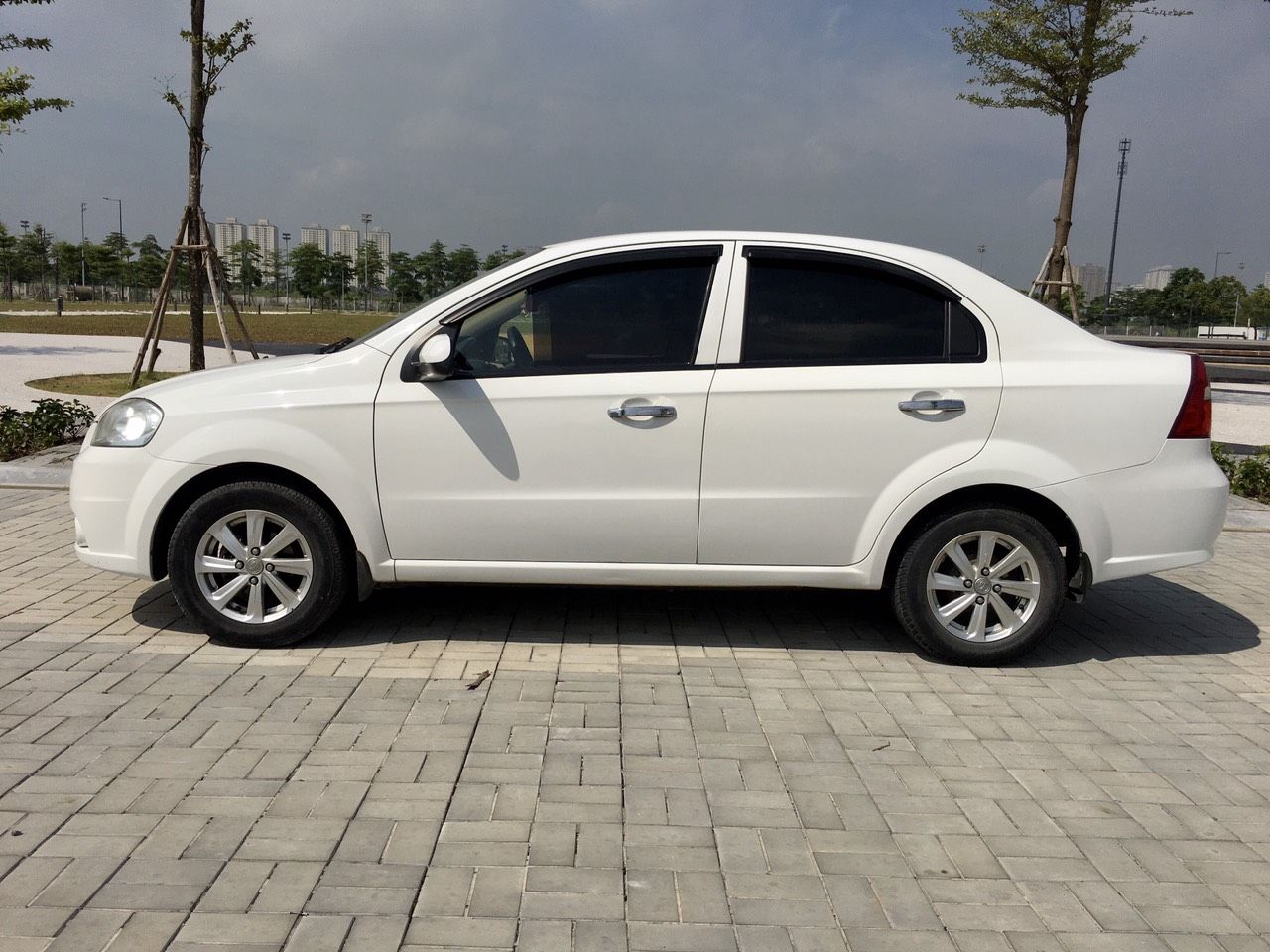 Daewoo Gentra 2009 - Biển Hà Nội, màu trắng