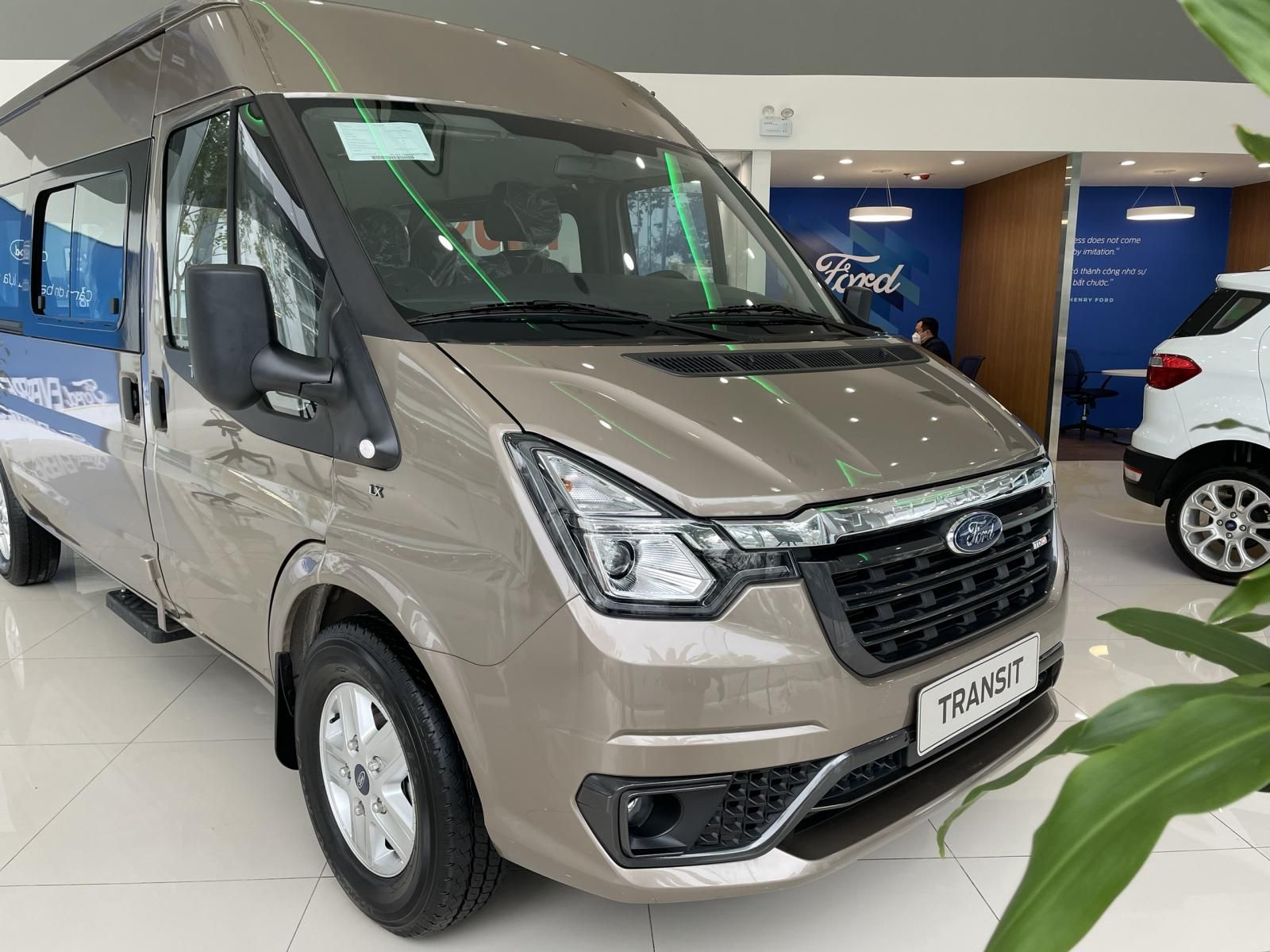 Ford Transit 2022 - Giá cạnh tranh