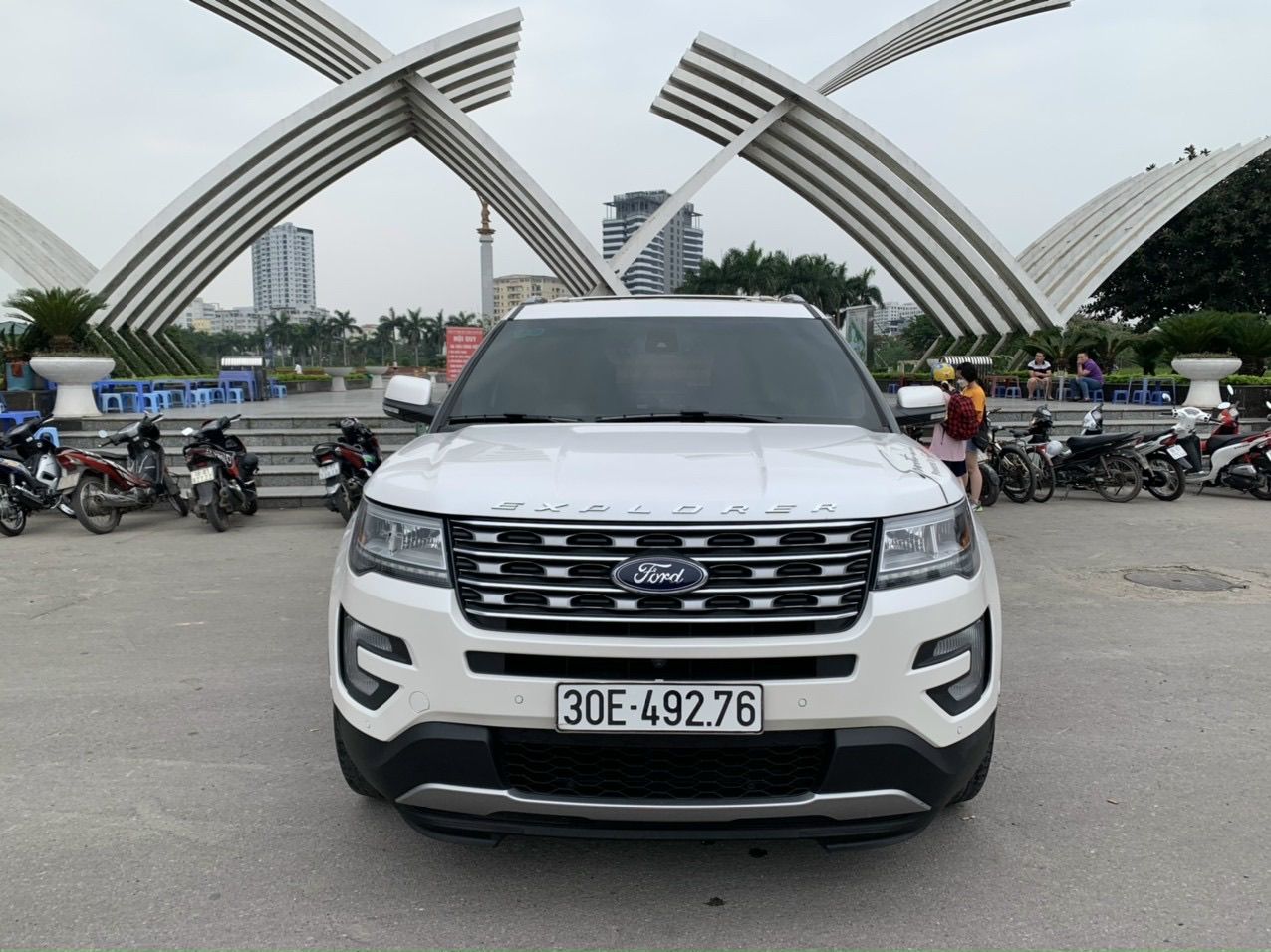 Ford Explorer 2016 - Odo hơn 3v km, đăng kí tư nhân sử dụng - Đk 2017, màu trắng