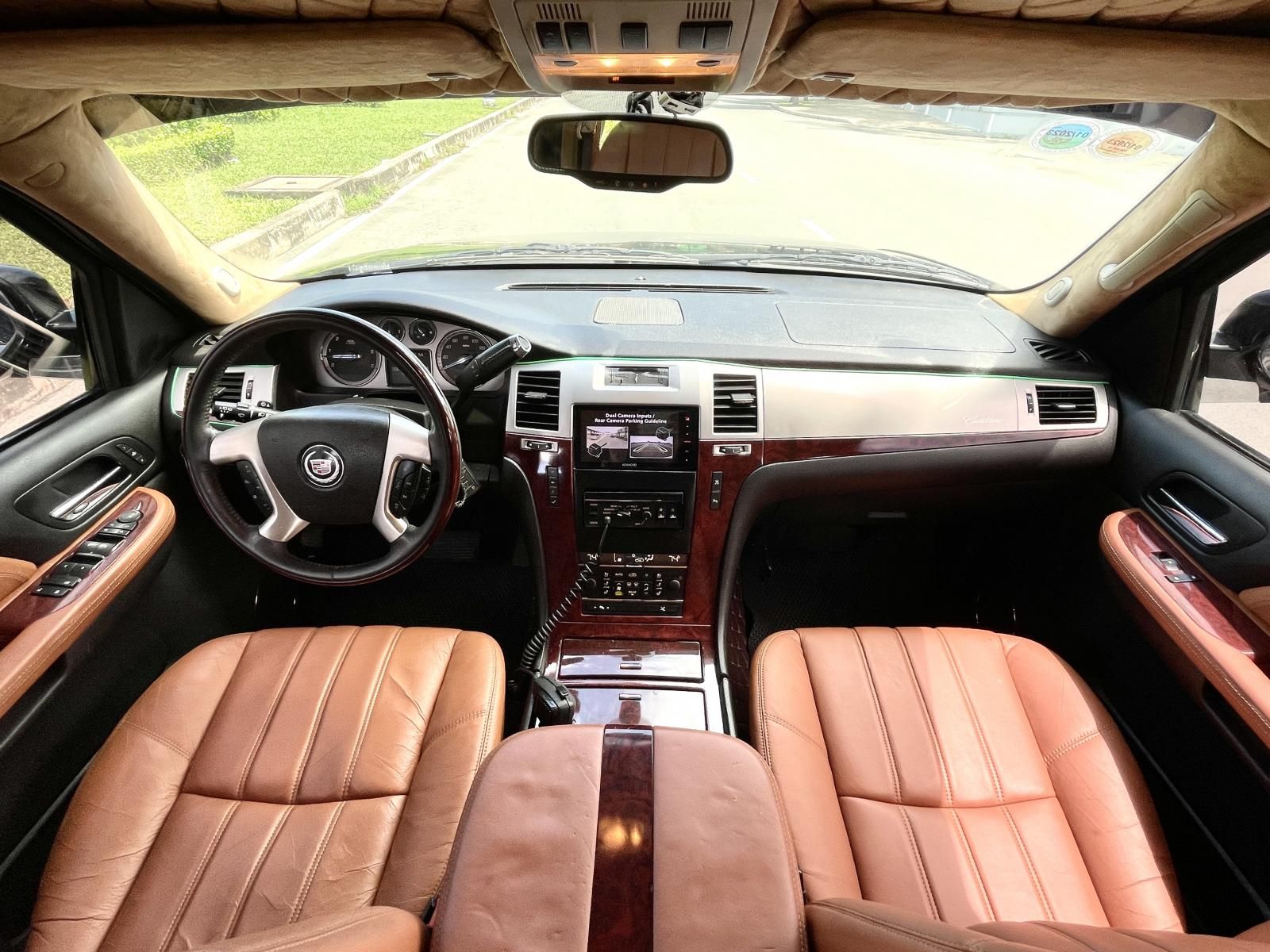 Cadillac Escalade 2010 - Nhập Mỹ 2010 full 7 chỗ, đại gia mua mới 9 tỷ về độ lại Limousine 4 chỗ hơn 400tr không thiếu món nào