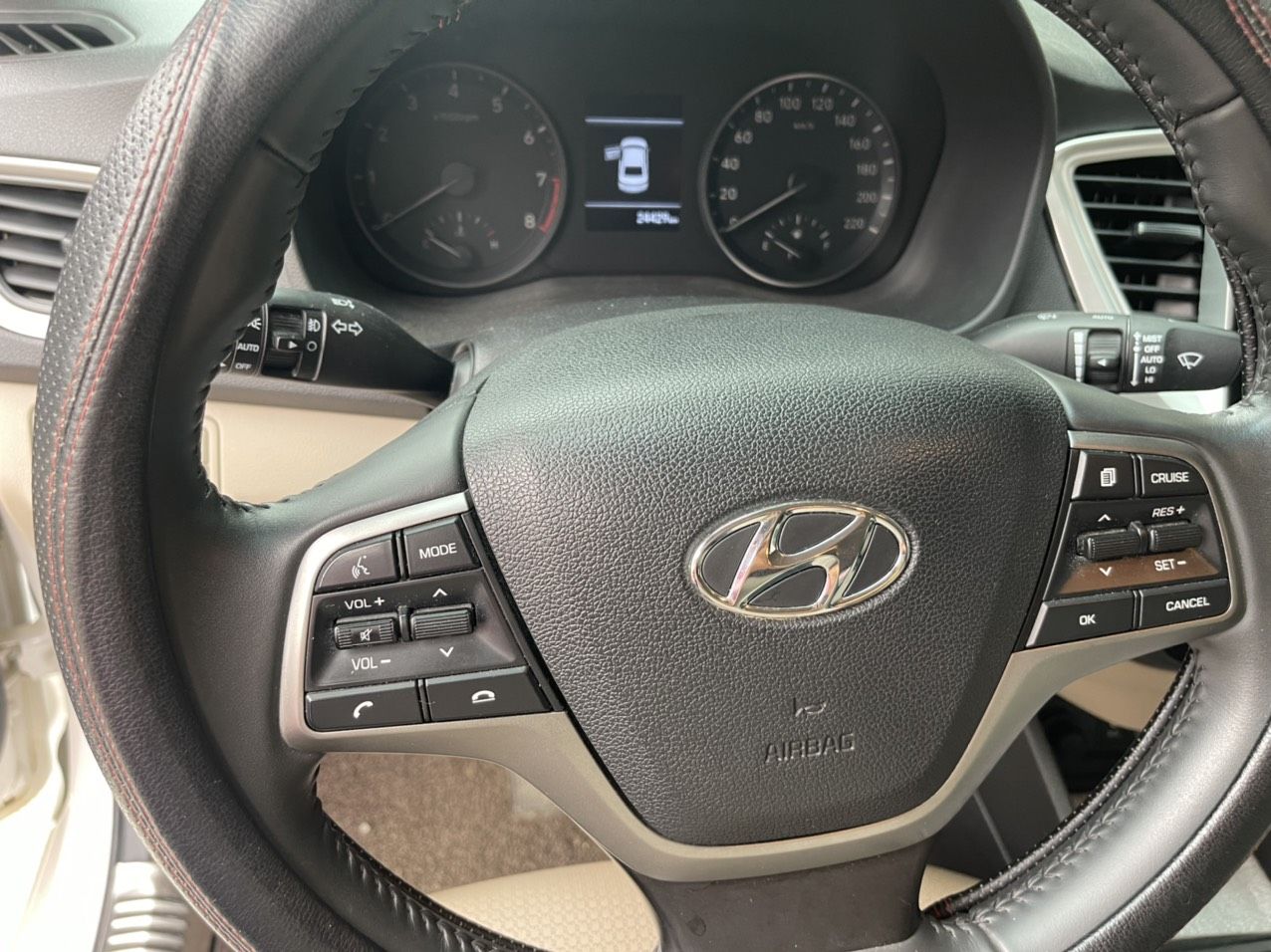 Hyundai Accent 2019 - Bán xe màu trắng