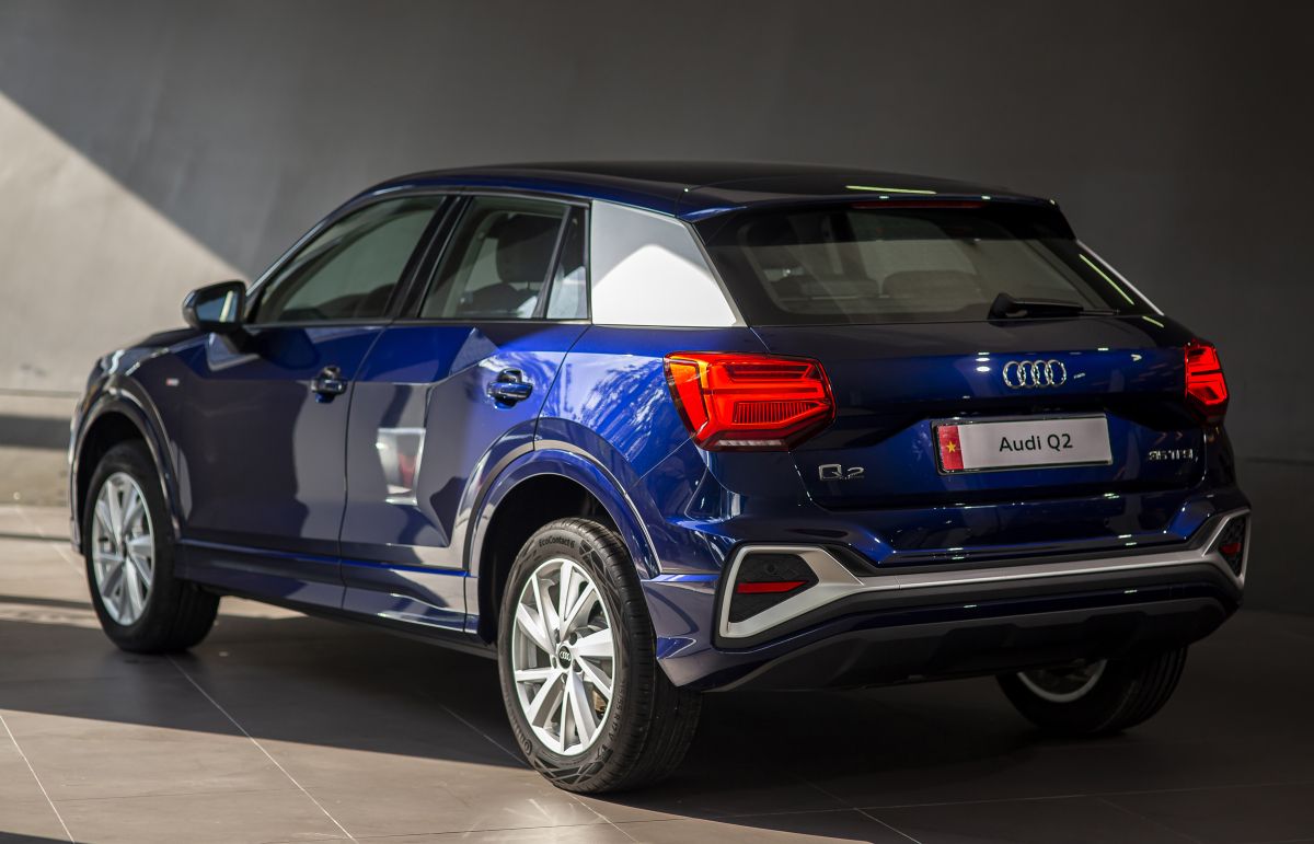 Audi Q2 2022 - Màu xanh nhiều màu giao ngay