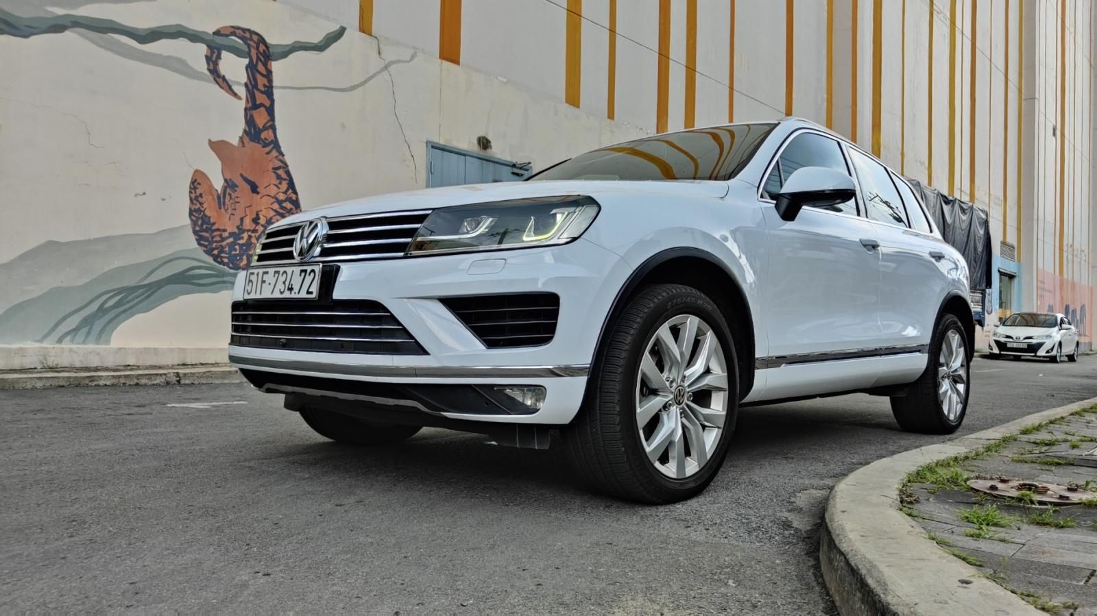 Volkswagen Touareg 2016 - Bán ô tô Volkswagen Touareg năm 2016 nhập khẩu nguyên chiếc giá 1 tỷ 199tr