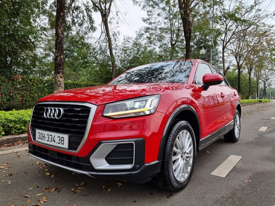 Audi Q2 2018 - Màu đỏ, nhập khẩu