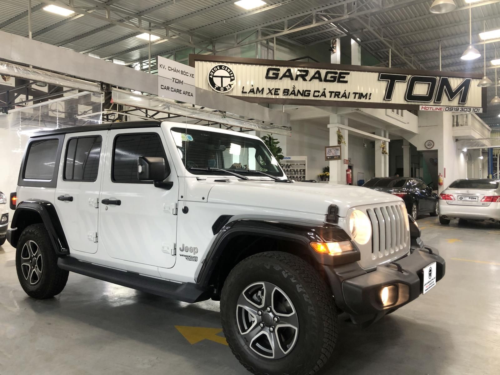 Jeep Wrangler 2020 - Xe lướt, đk 2021 Tp. HCM giá em 3 tỷ 339tr còn bảo hành hãng, odo 6800 km