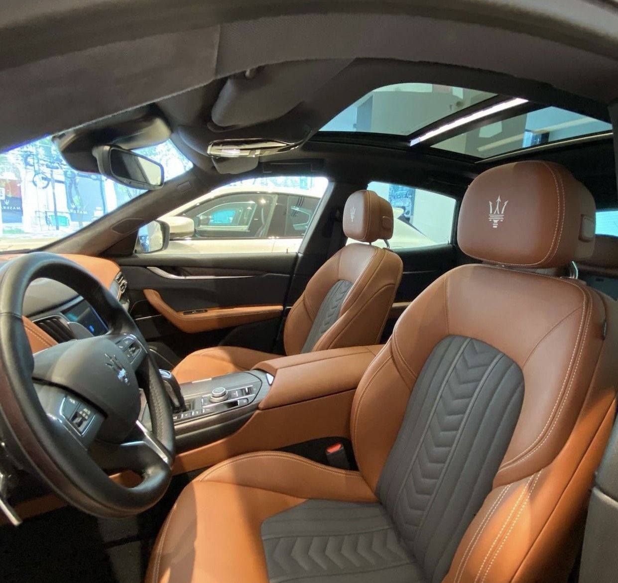 Maserati 2020 - Nhập khẩu chính hãng 1 chiếc duy nhất tại showroom nội thất nâu phối lụa Zegna, sẵn xe giao ngay