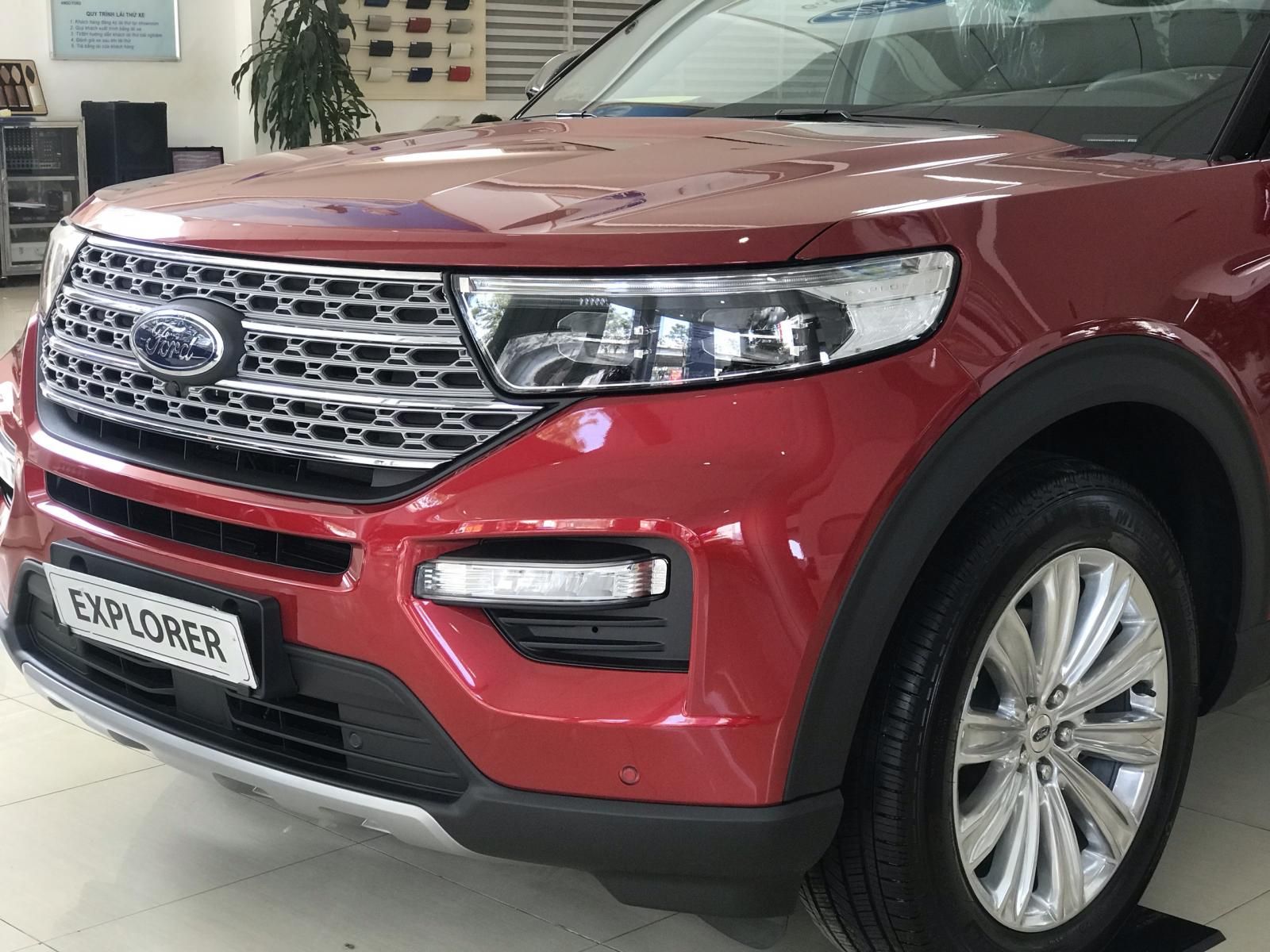 Ford Explorer 2022 - Sẵn màu đỏ, giao ngay. Giá tốt nhất Miền Bắc, full gói phụ kiện. Hỗ trợ vay 80%, hỗ trợ hoàn thiện lăn bánh a-z