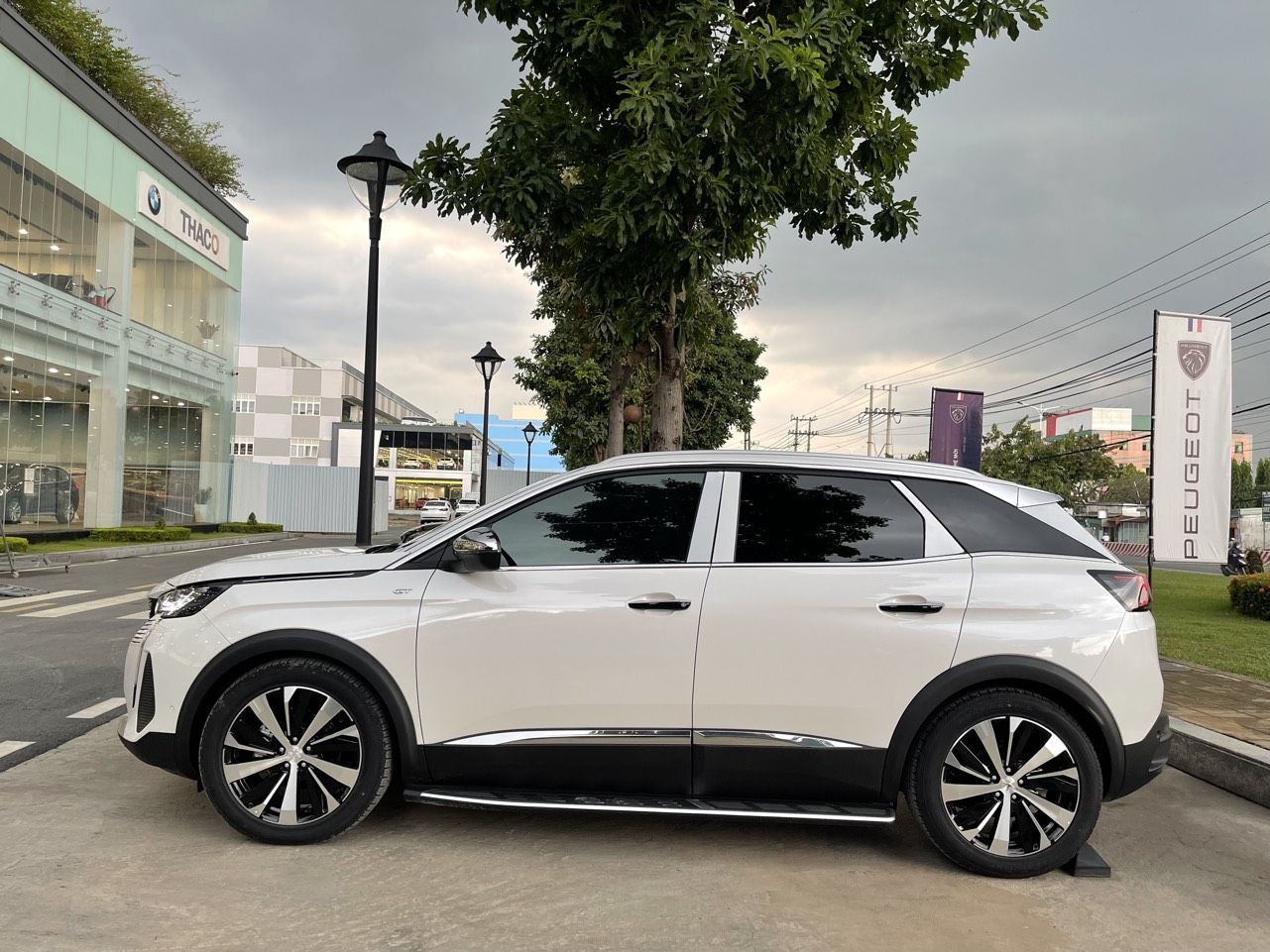 Peugeot 3008 2022 - Sẵn xe giao ngay không kèm phụ kiện - Giảm 40 triệu - Tặng chăm xe miễn phí 1 năm