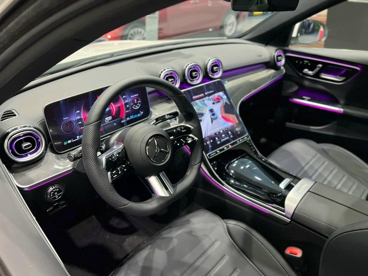 Mercedes-Benz C300 2022 - Siêu phẩm của năm 2022