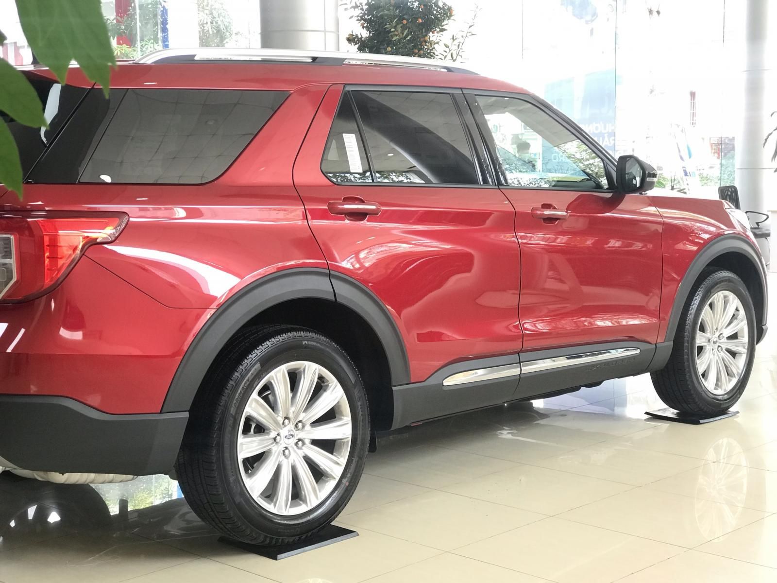 Ford Explorer 2022 - Sẵn màu đỏ, giao ngay. Giá tốt nhất Miền Bắc, full gói phụ kiện. Hỗ trợ vay 80%, hỗ trợ hoàn thiện lăn bánh a-z