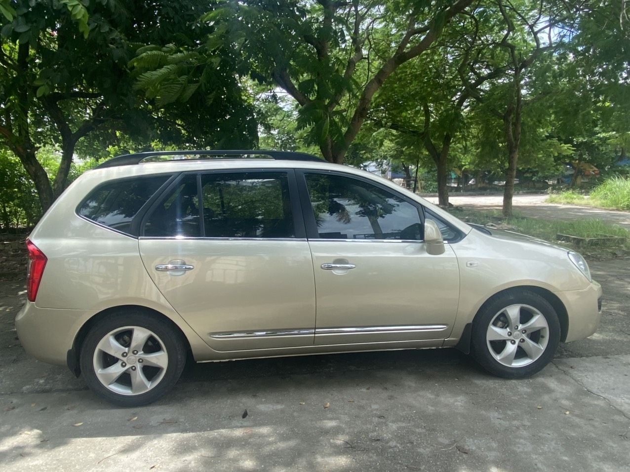 Kia Carens 2009 - Xe 7 chỗ gầm cao