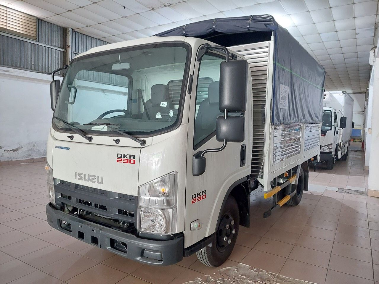 Isuzu QKR 2023 - Thùng bạt 3.6m, giá tốt nhất, giao xe nhanh, hỗ trợ trả góp. Khuyến mại máy lạnh