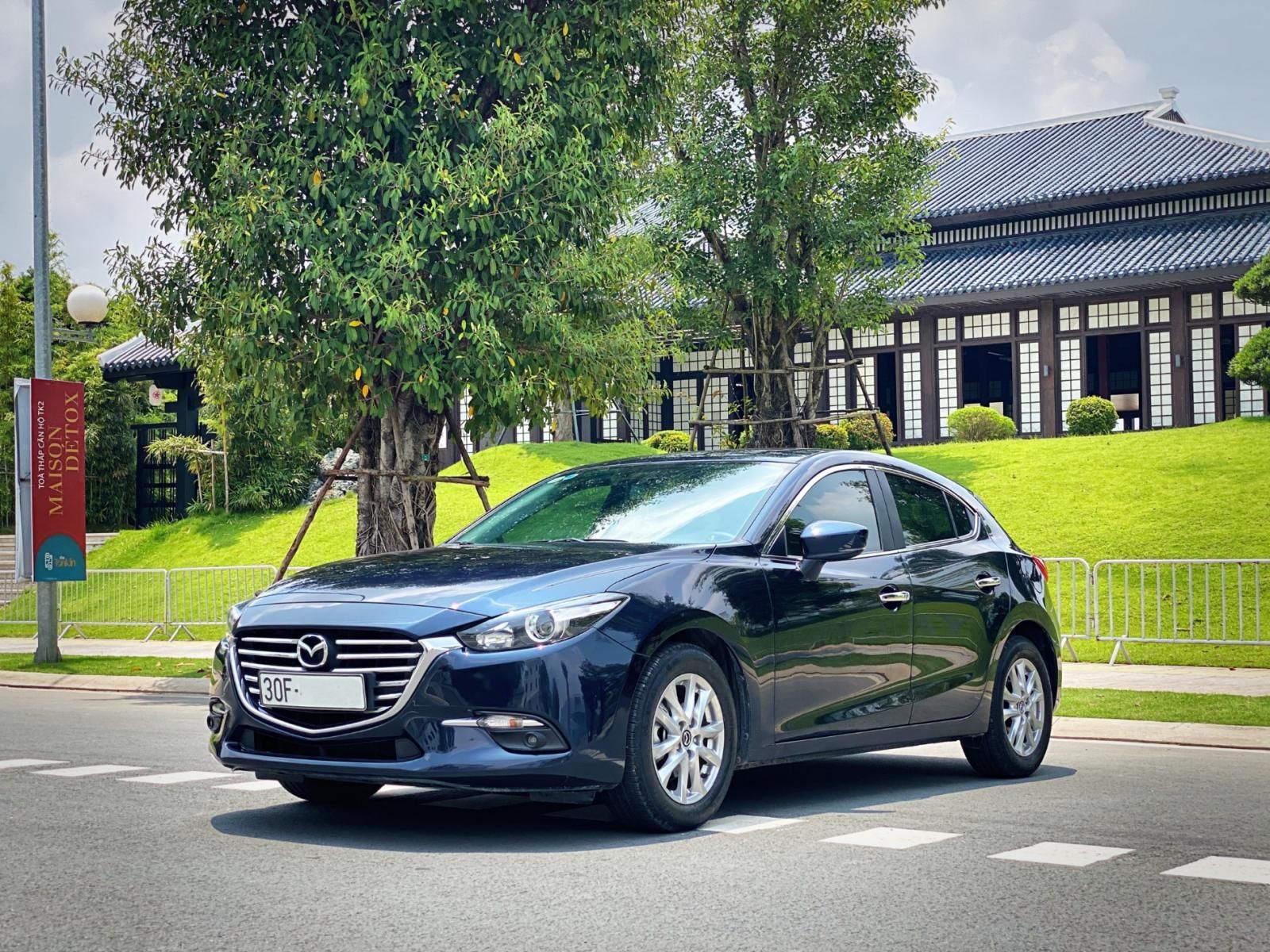 Mazda 3 2019 - Bán ô tô đăng ký lần đầu 2019, màu xanh nội thất đen còn mới giá chỉ 605tr