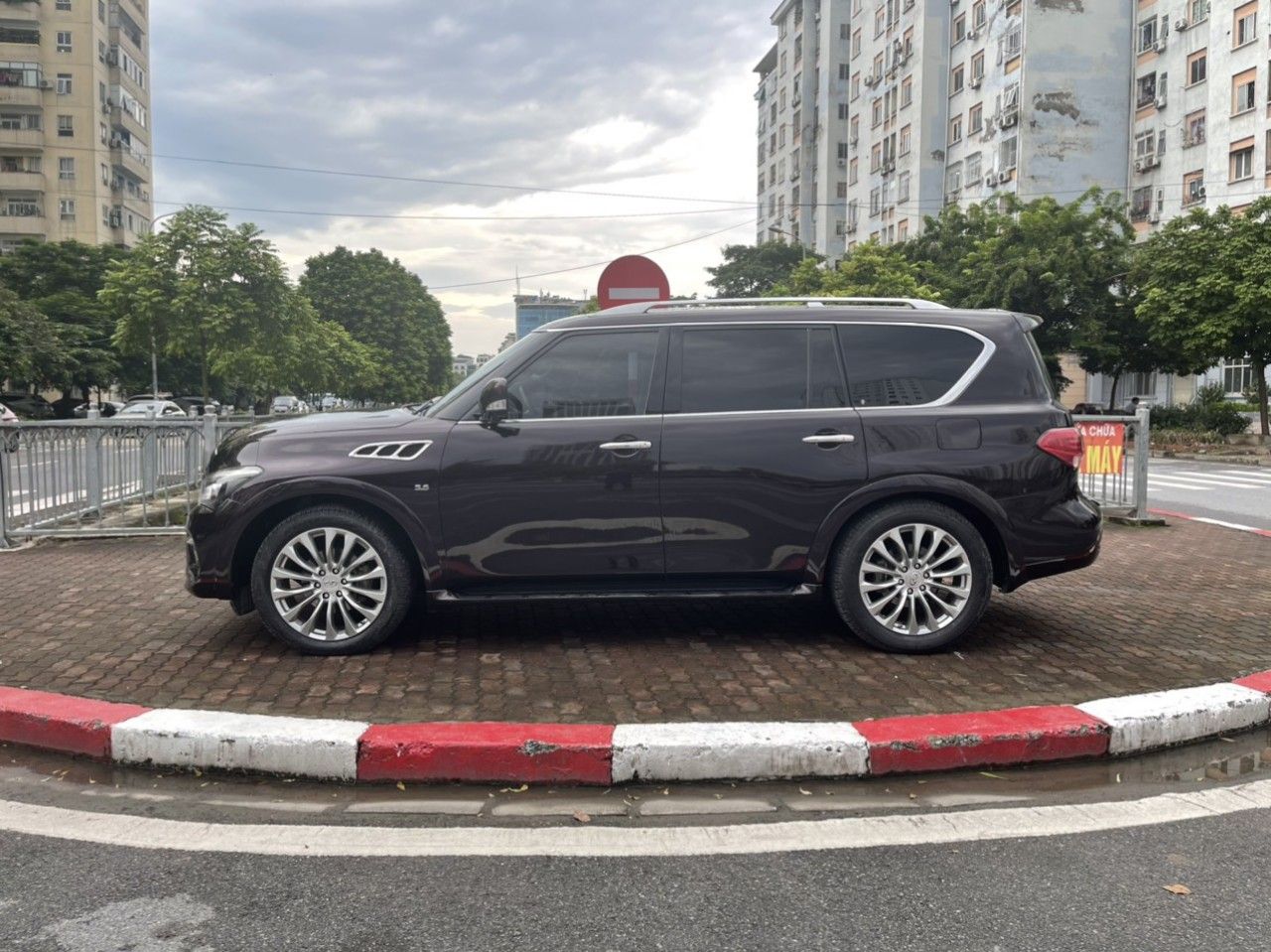 Infiniti QX80 2014 - Màu đen, xe nhập