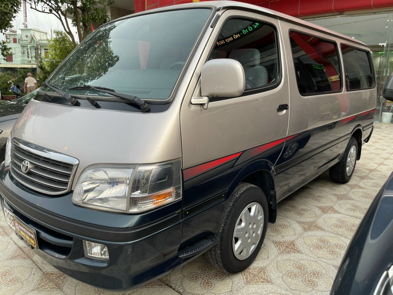 Toyota Hiace 2003 - Cần bán lại xe giá 130tr