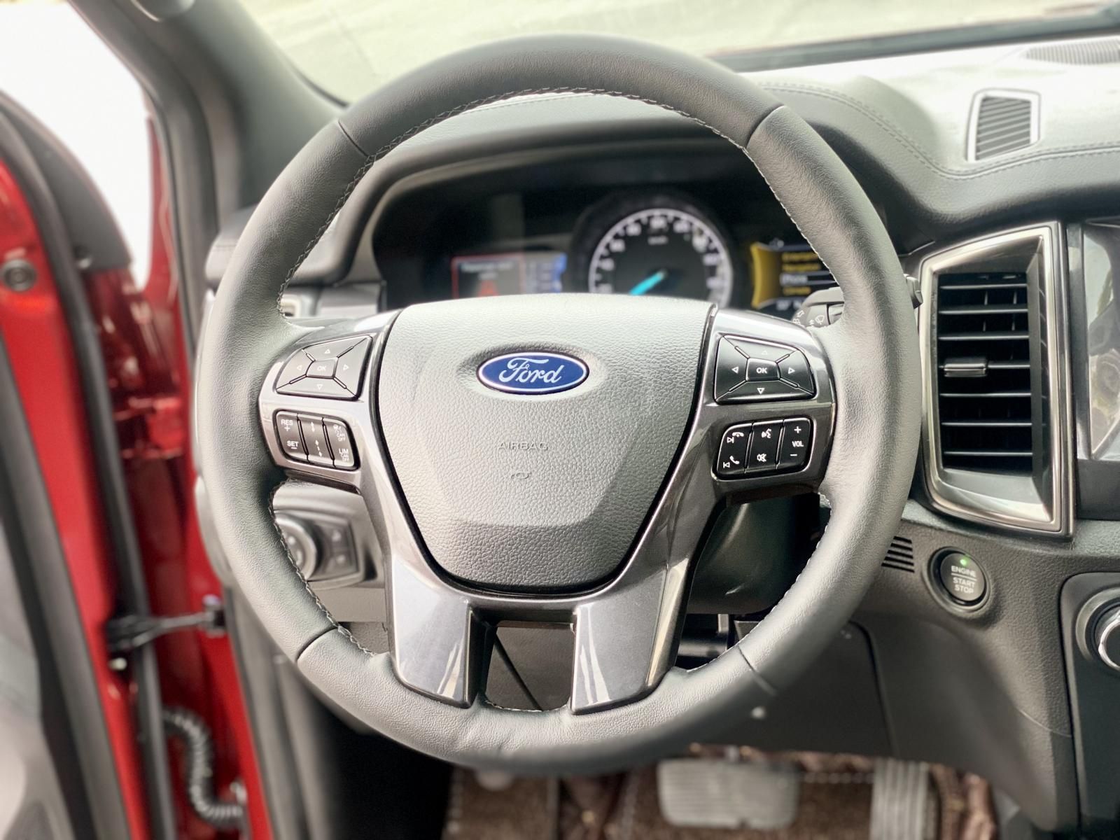 Ford Everest 2021 - Màu đỏ