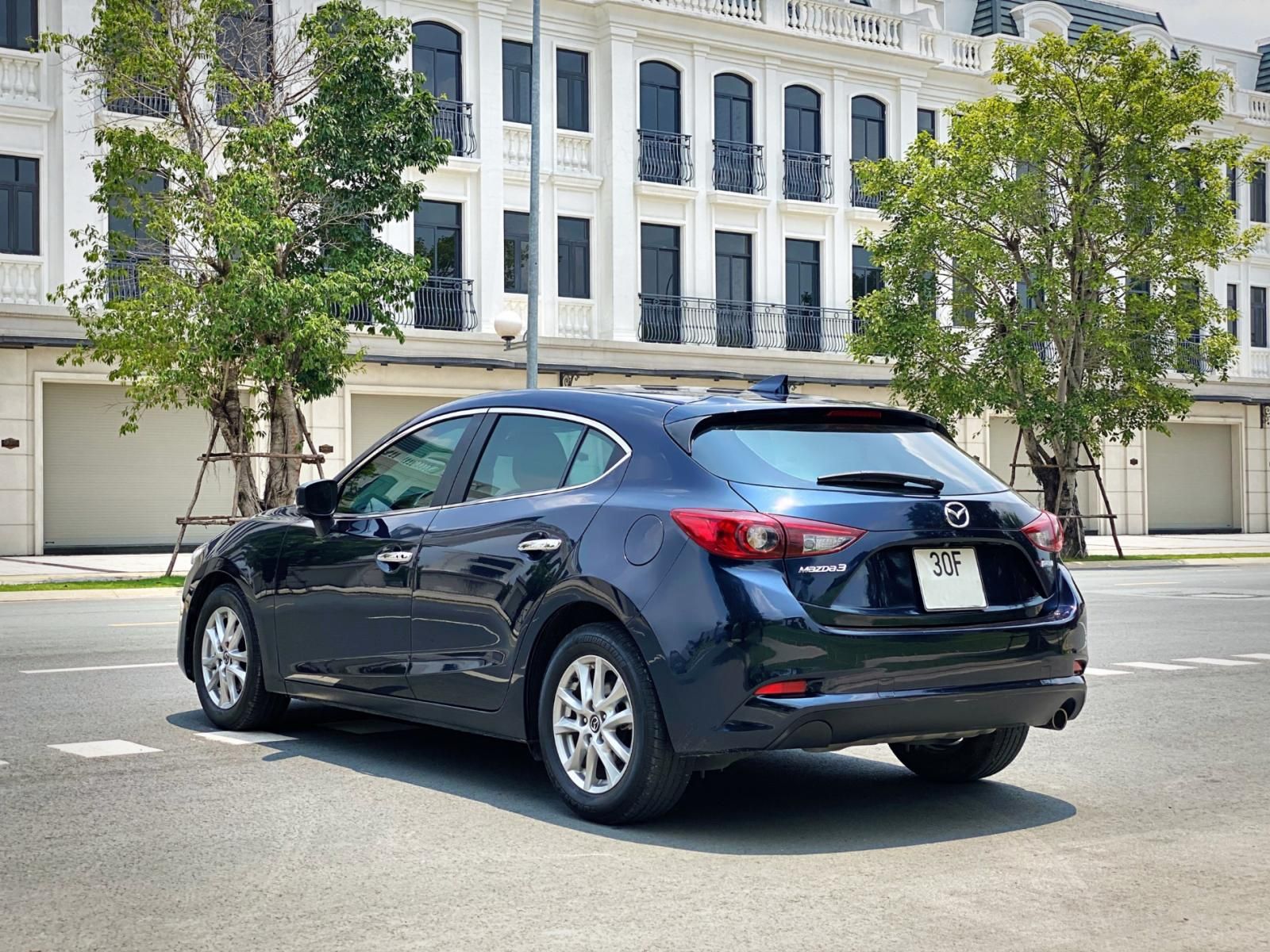 Mazda 3 2019 - Bán ô tô đăng ký lần đầu 2019, màu xanh nội thất đen còn mới giá chỉ 605tr