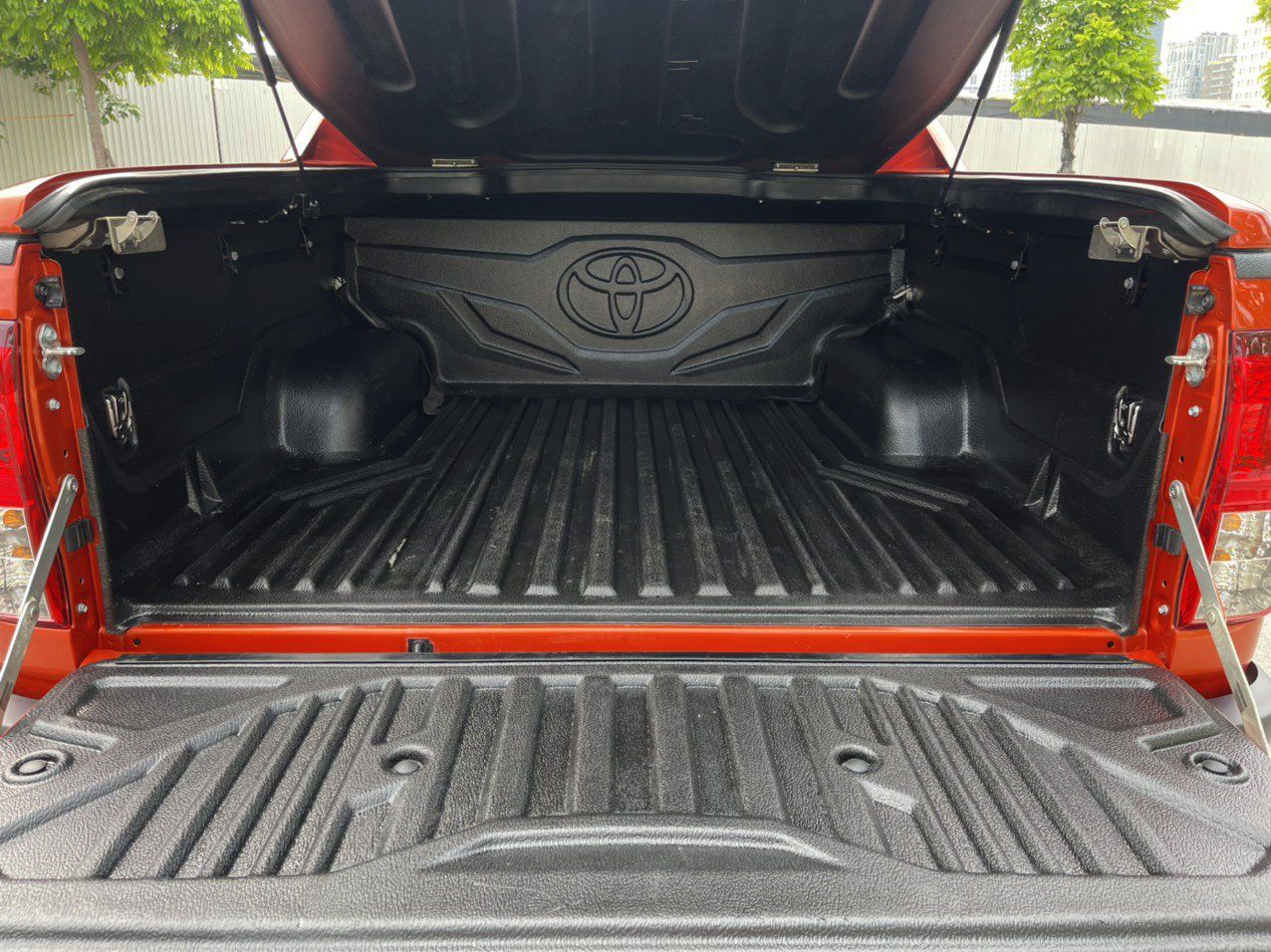 Toyota Hilux 2019 - Màu đỏ, nhập khẩu