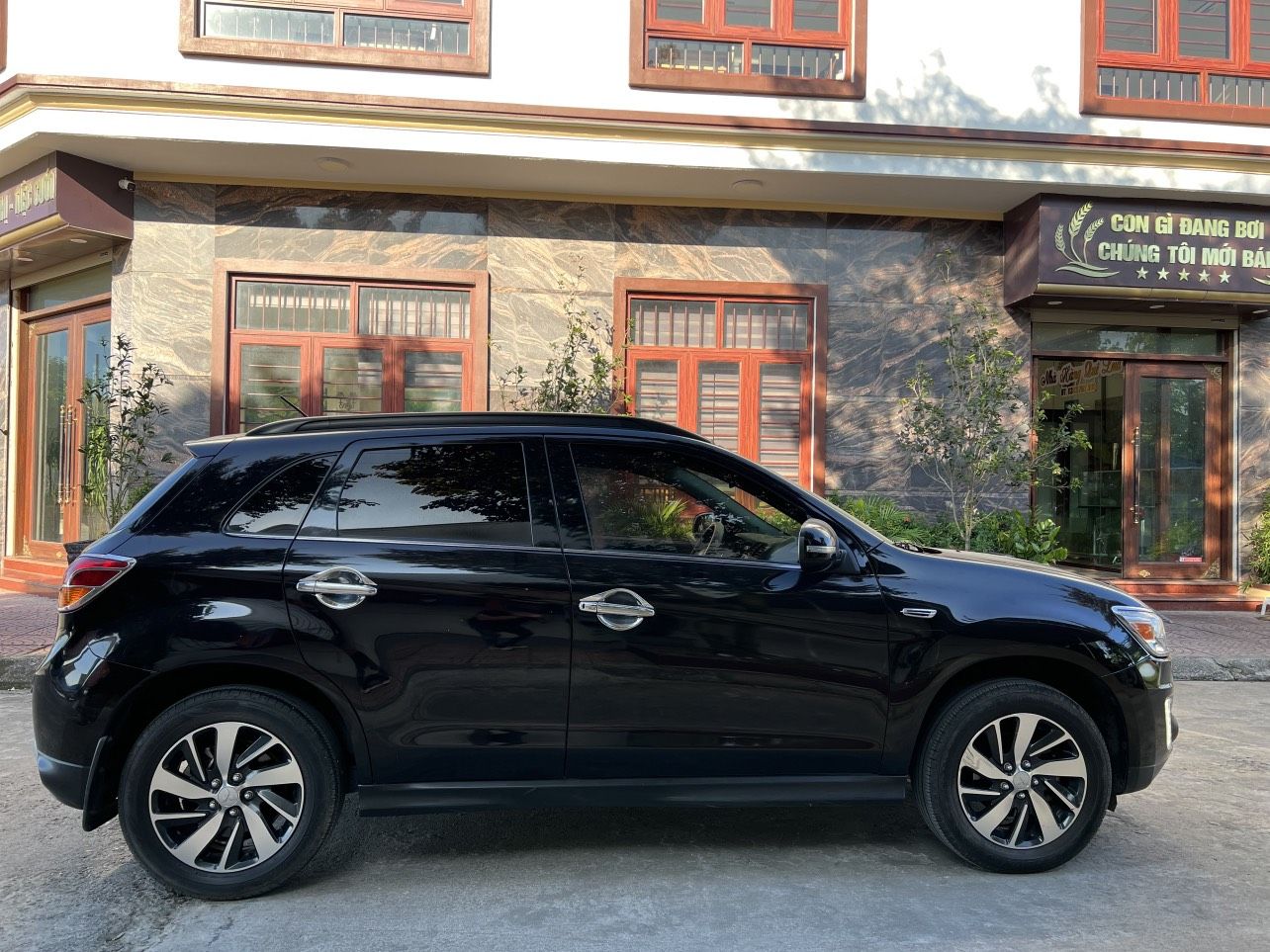 Mitsubishi Outlander 2015 - Màu đen, xe nhập, giá 599tr