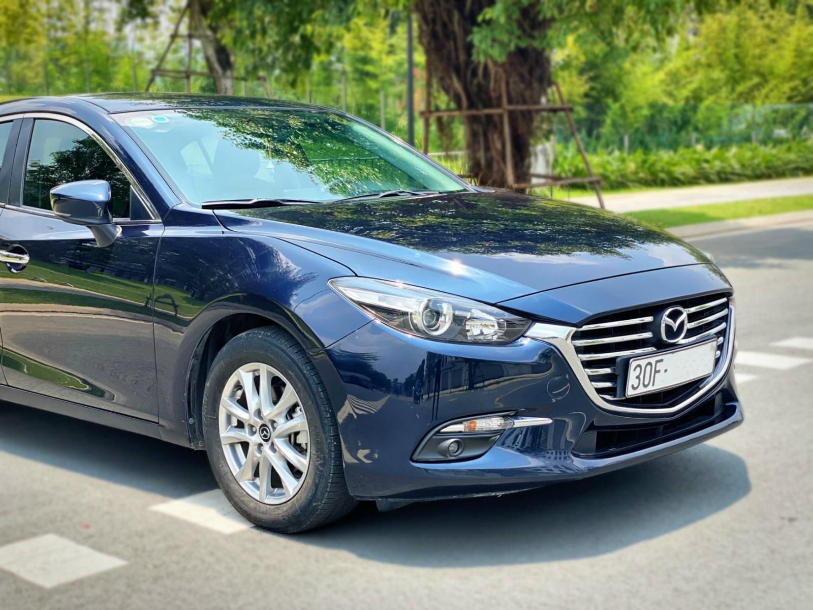 Mazda 3 2019 - Bán ô tô đăng ký lần đầu 2019, màu xanh nội thất đen còn mới giá chỉ 605tr