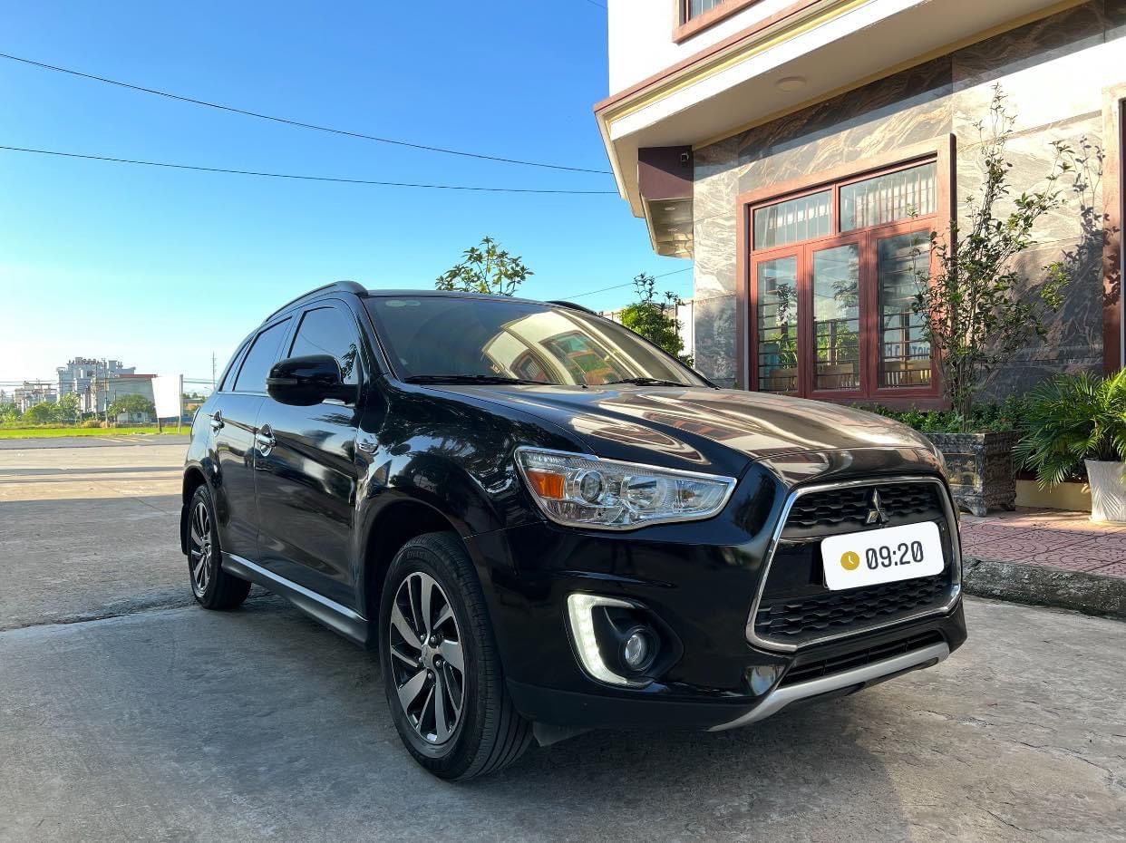 Mitsubishi Outlander 2015 - Màu đen, xe nhập, giá 599tr