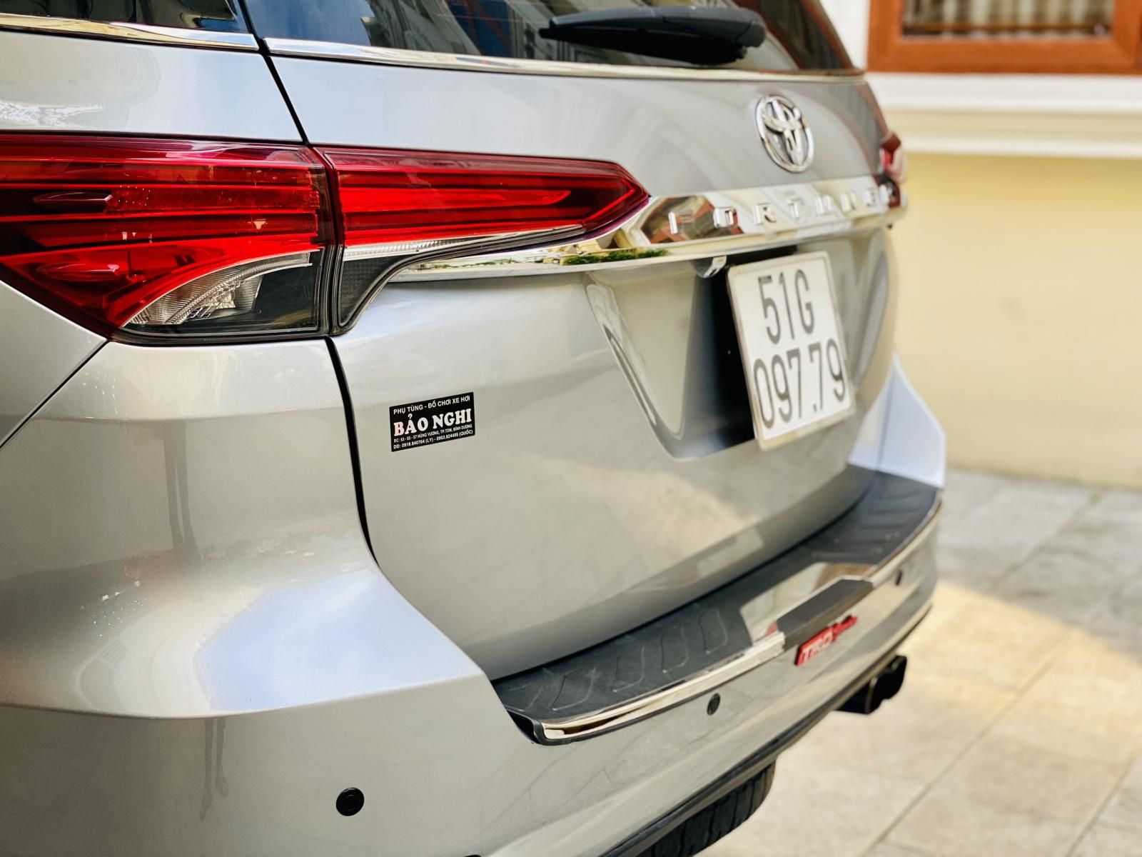 Toyota Fortuner 2018 - Xe màu bạc, mới đi 48.000km