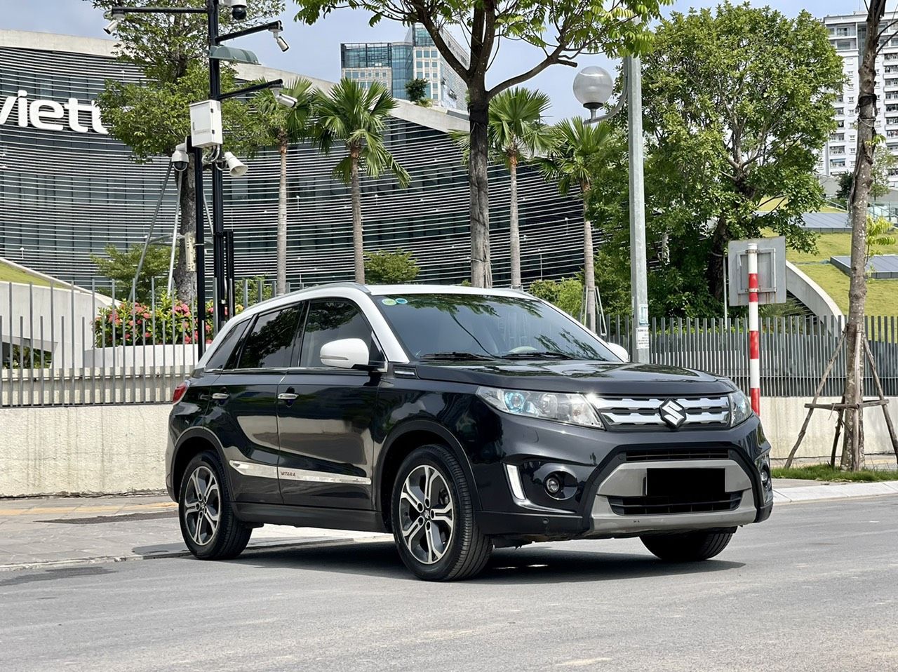 Suzuki Vitara 2015 - Màu đen, nhập khẩu