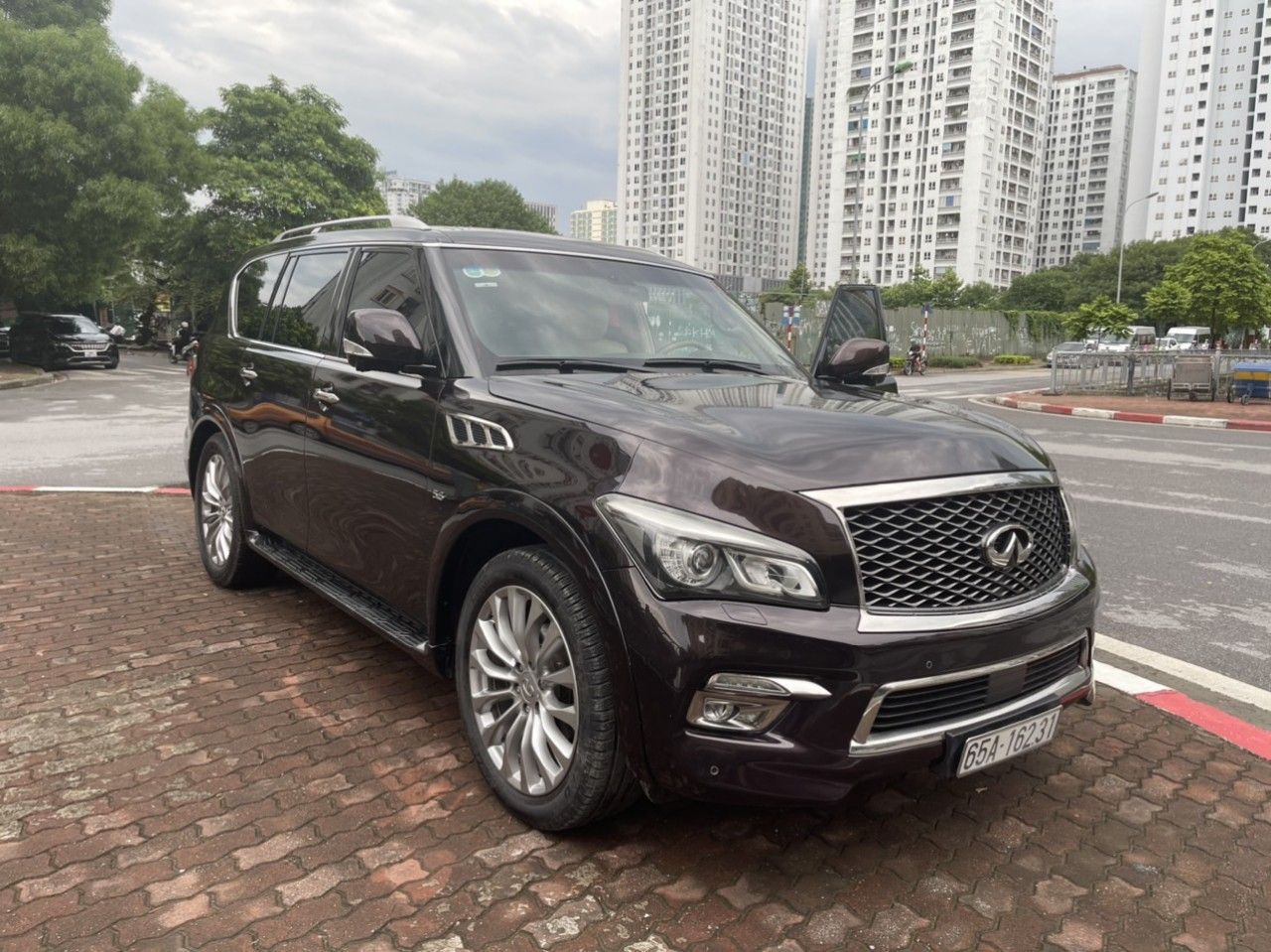 Infiniti QX80 2014 - Màu đen, xe nhập