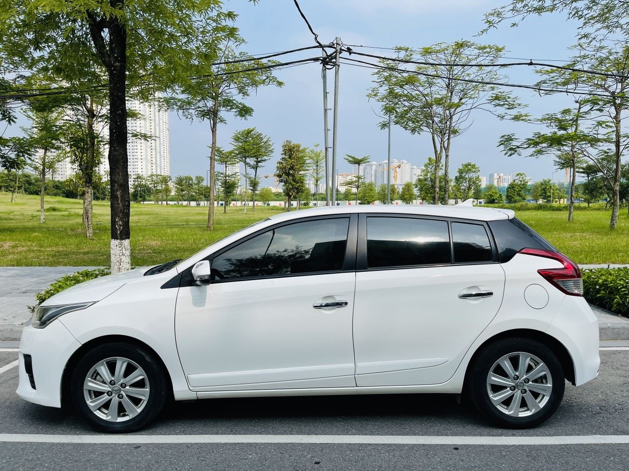 Toyota Yaris 2015 - Màu trắng, xe nhập