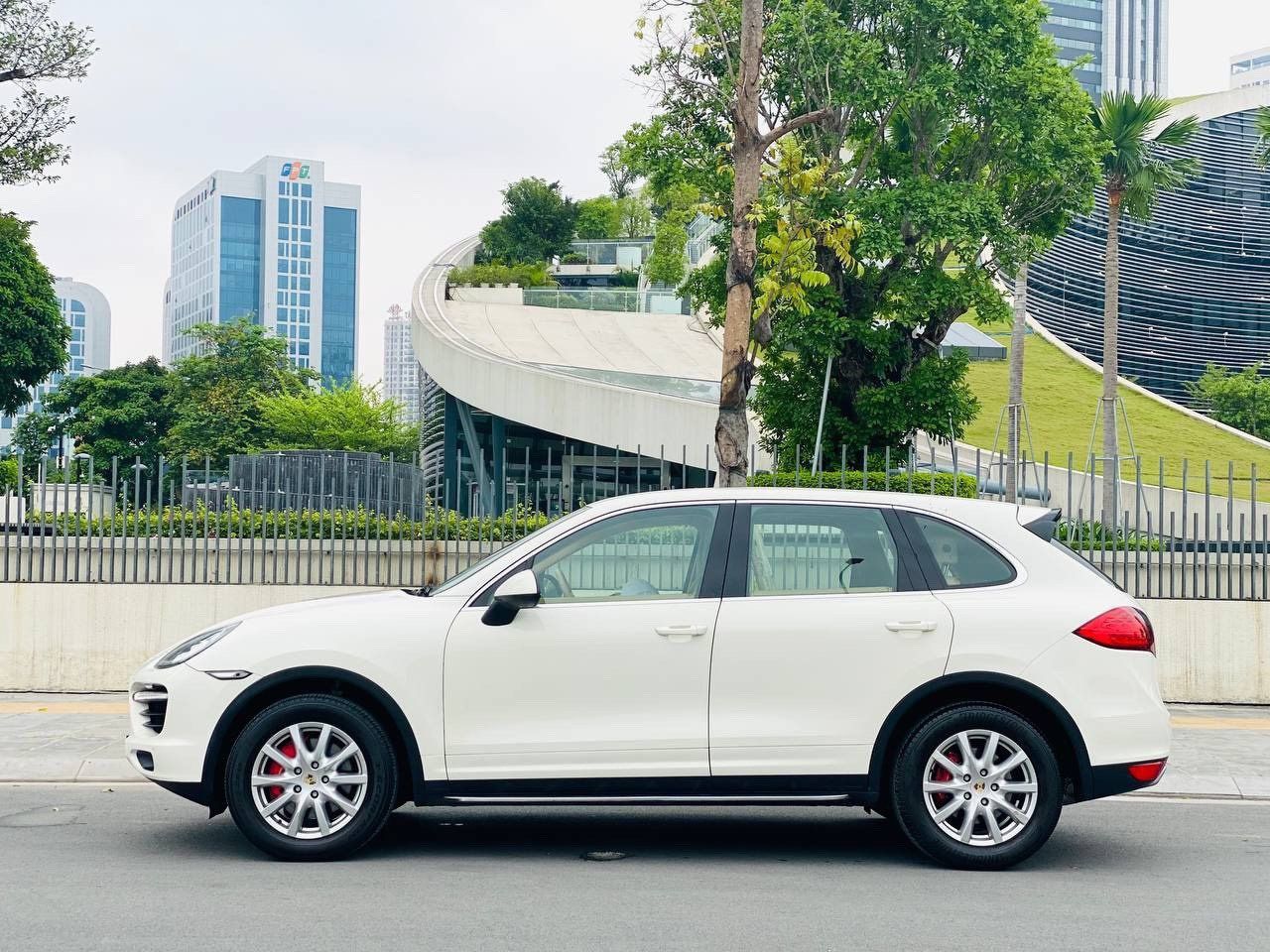 Porsche Cayenne 2011 - Màu trắng, nhập khẩu nguyên chiếc