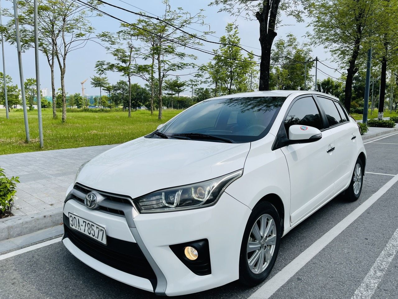 Toyota Yaris 2015 - Màu trắng, xe nhập