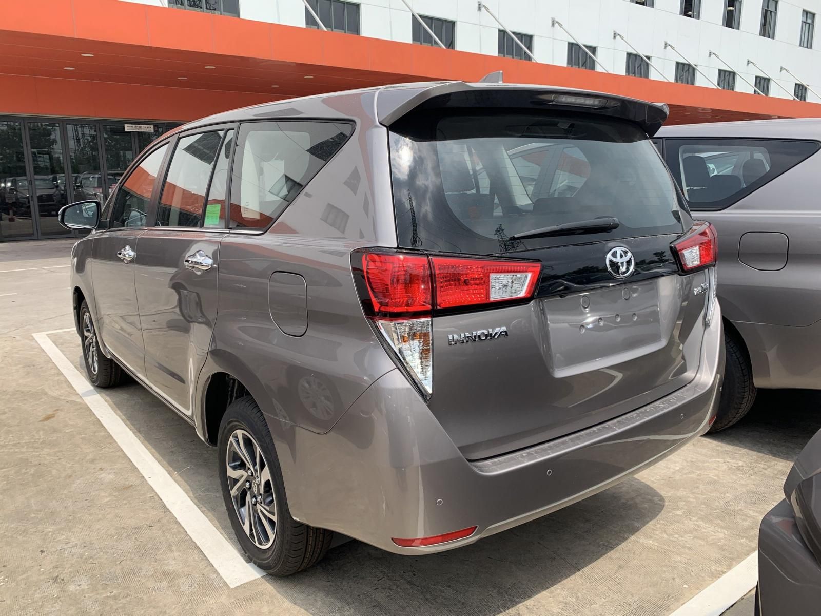 Toyota Innova 2022 - Số tự động giao ngay