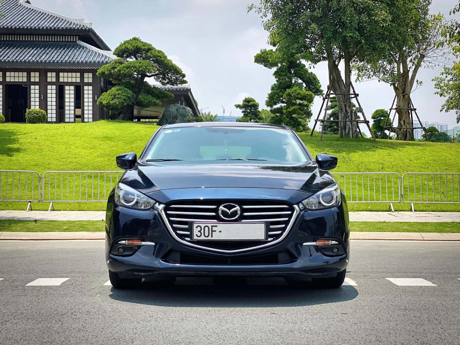 Mazda 3 2019 - Bán ô tô đăng ký lần đầu 2019, màu xanh nội thất đen còn mới giá chỉ 605tr