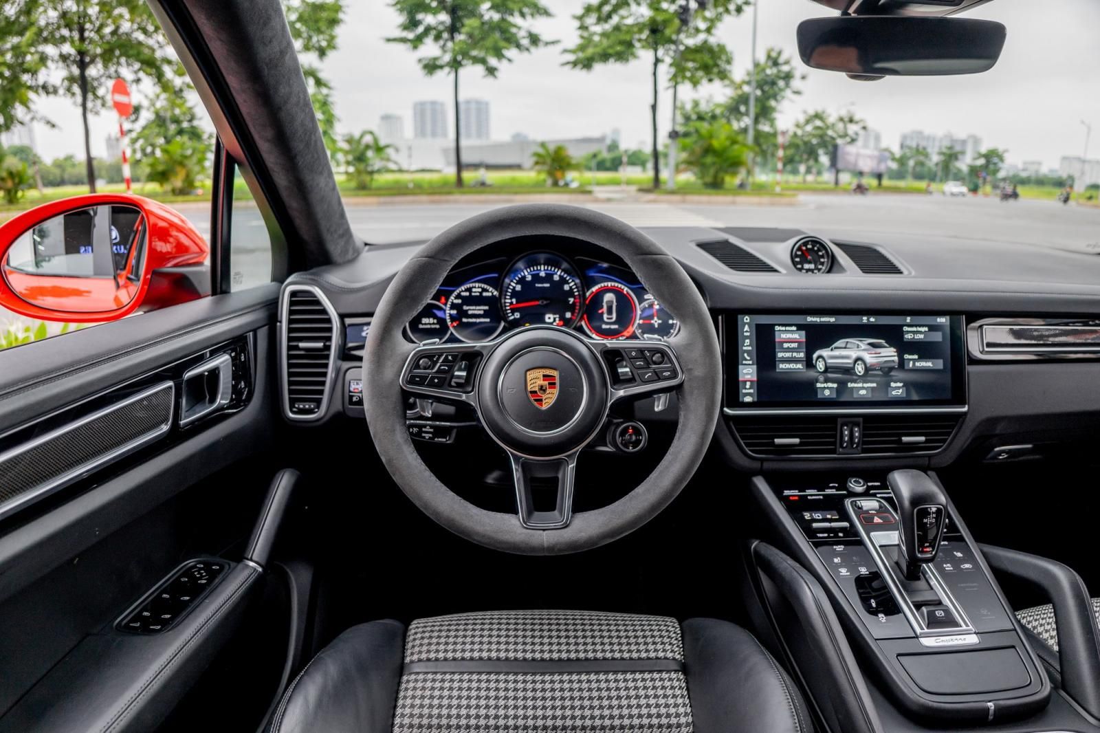 Porsche Cayenne 2019 - Biển Sài Gòn