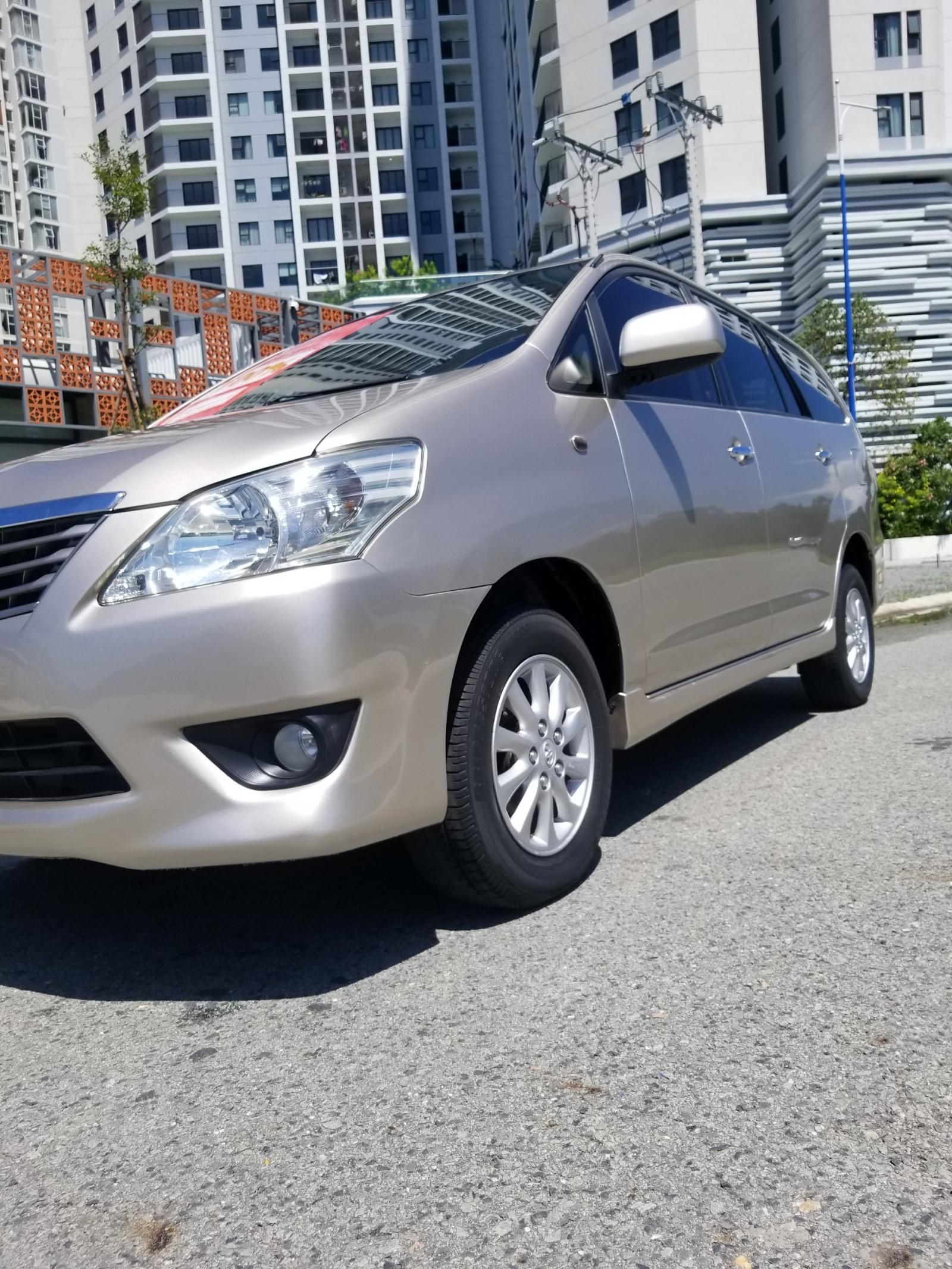 Toyota Innova 2013 - Giảm tiền mặt, tặng thẻ chăm xe 1 năm