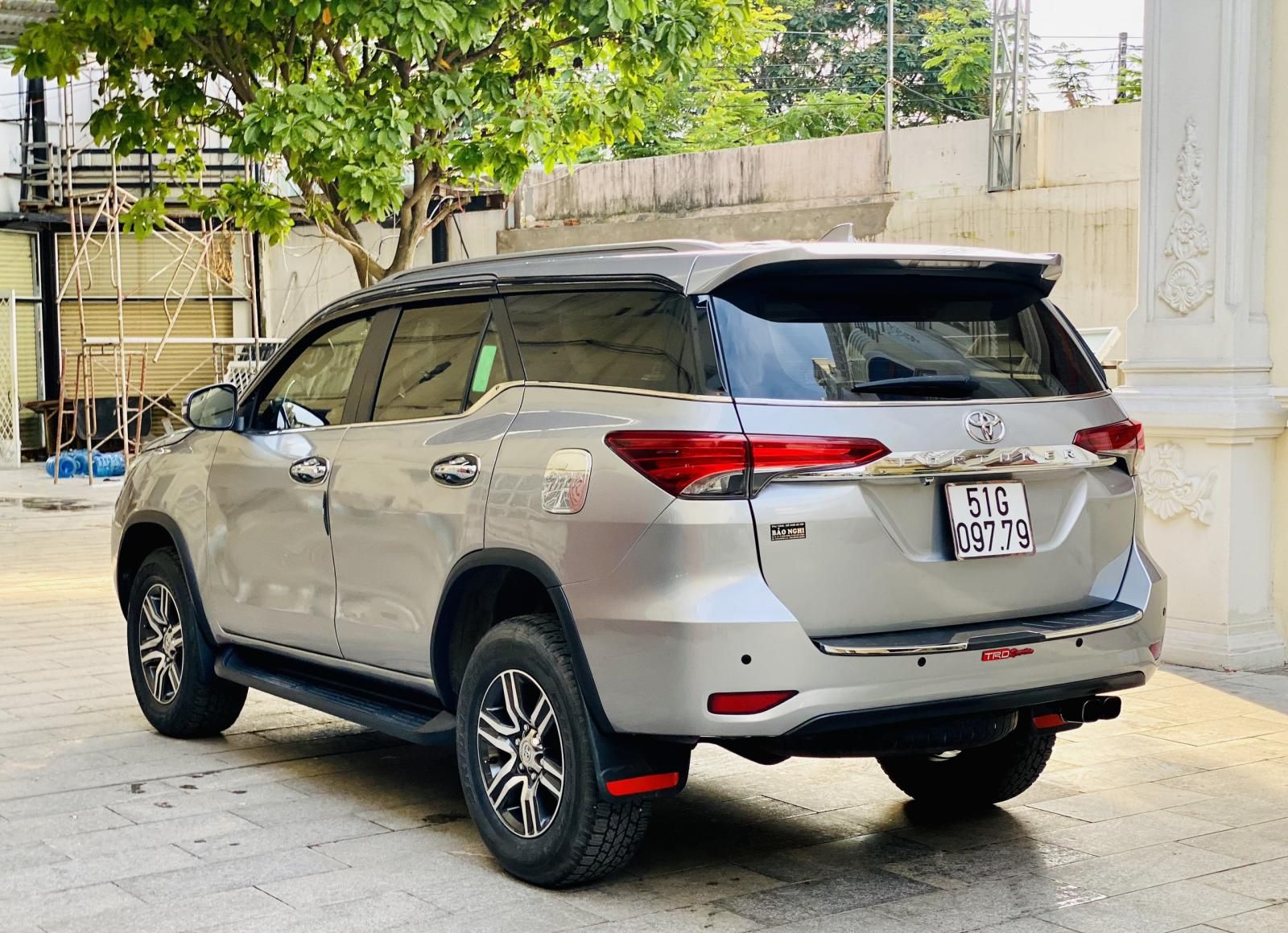 Toyota Fortuner 2018 - Xe màu bạc, mới đi 48.000km