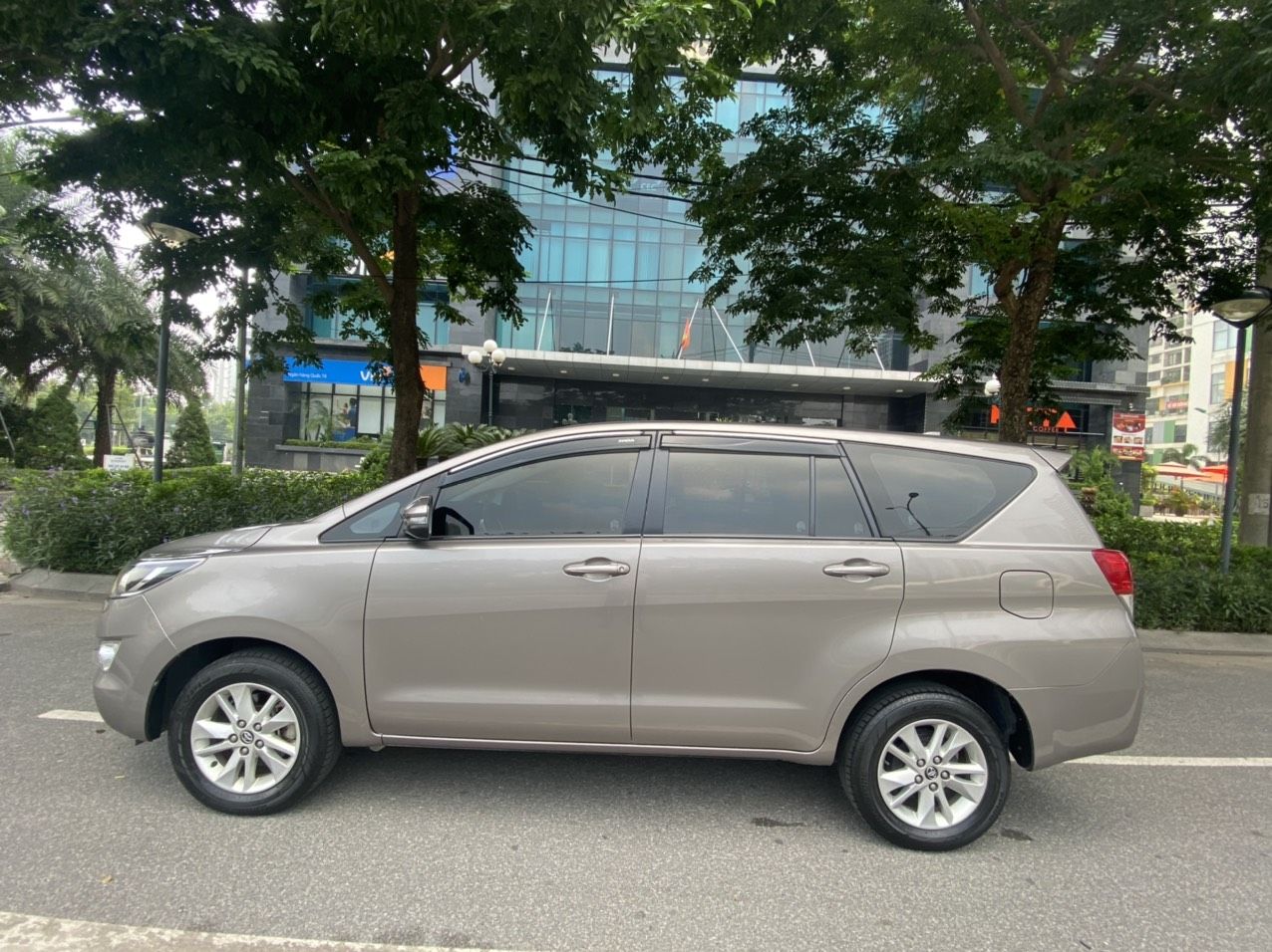 Toyota Innova 2019 - Giấy tờ đầy đủ, 1 chủ dùng từ đầu, nội ngoại thất nguyên zin