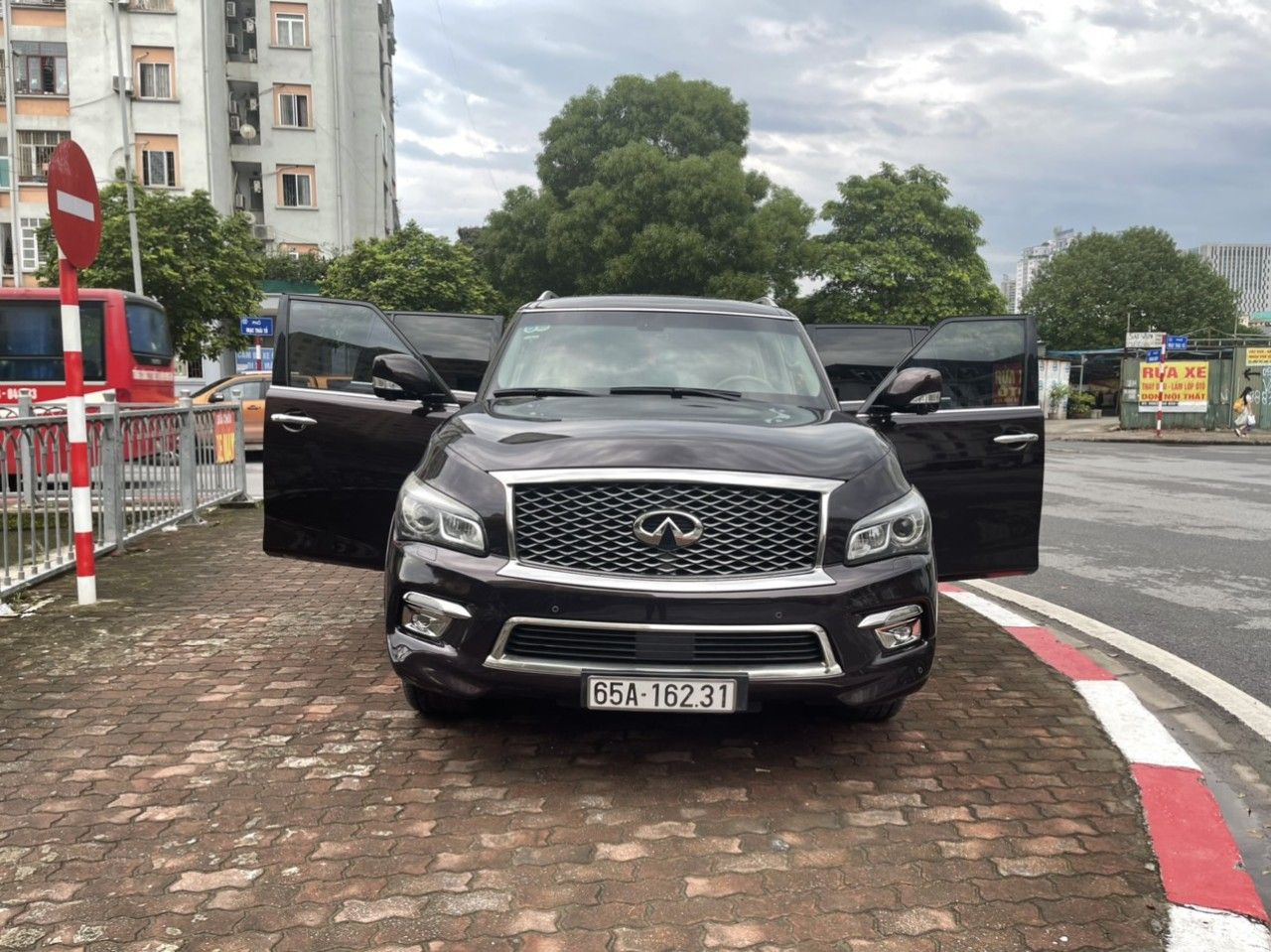 Infiniti QX80 2014 - Màu đen, xe nhập