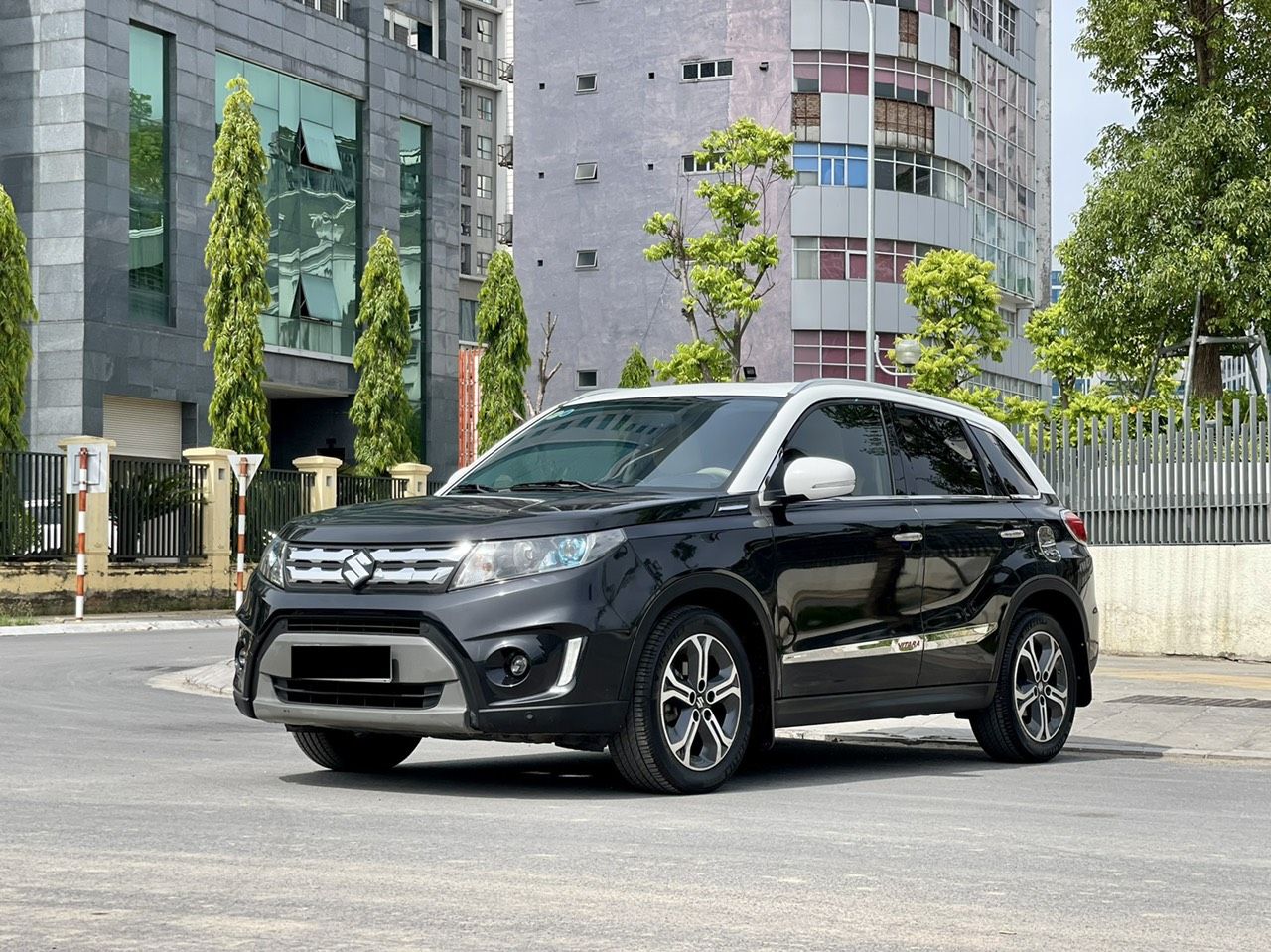 Suzuki Vitara 2015 - Màu đen, nhập khẩu